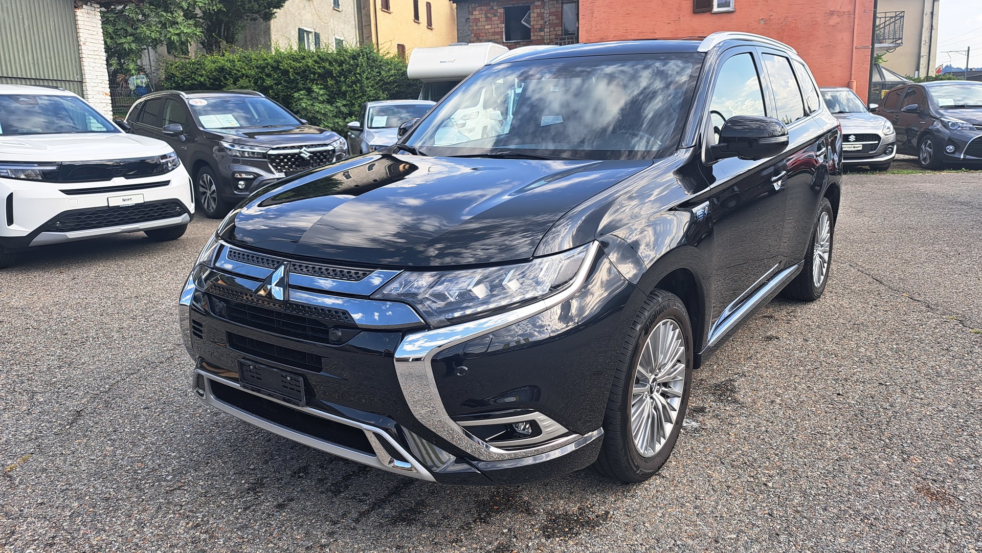 MITSUBISHI Outlander 2.4 PHEV Diamond 4WD Automatic-image-2