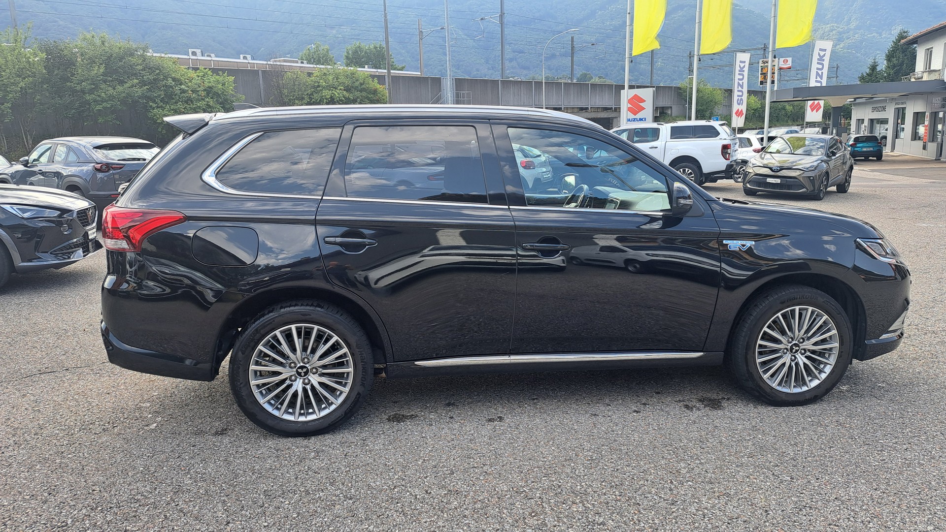 MITSUBISHI Outlander 2.4 PHEV Diamond 4WD Automatic-image-8