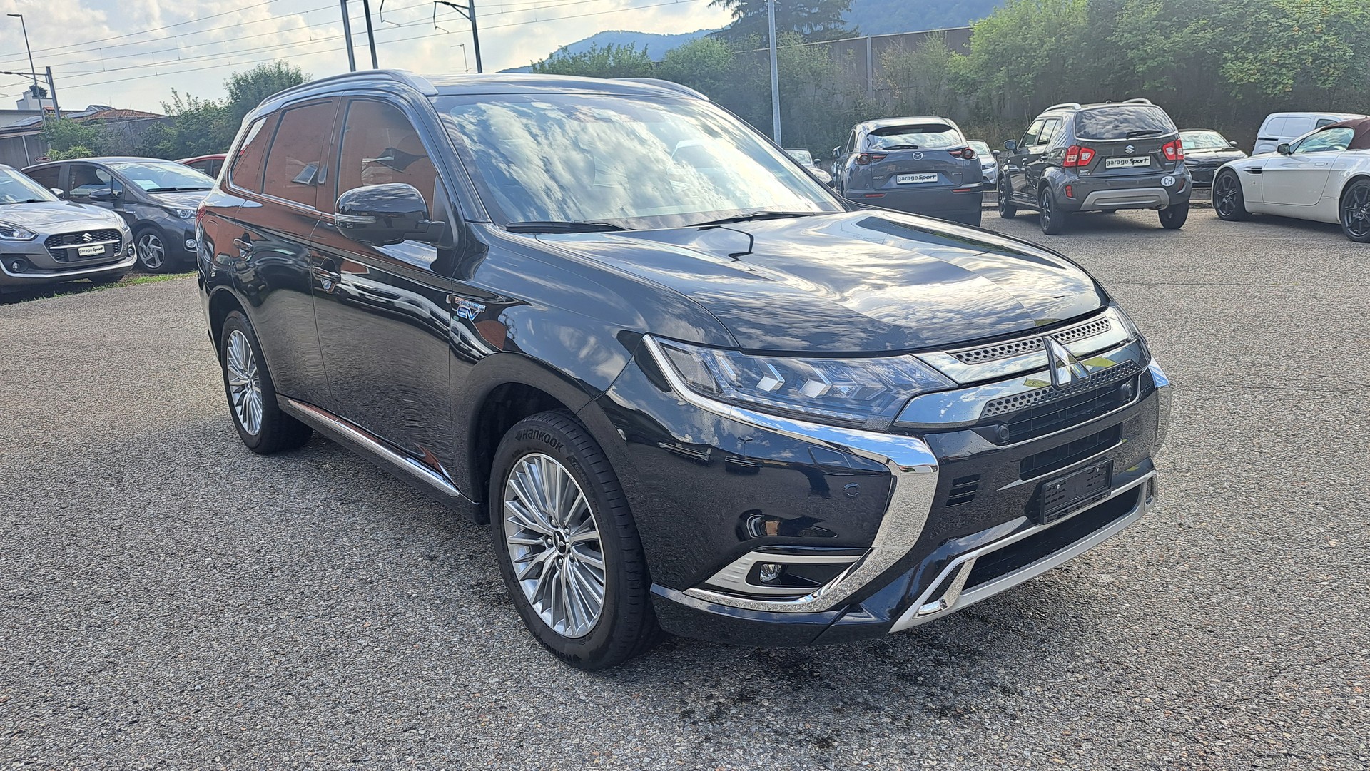 MITSUBISHI Outlander 2.4 PHEV Diamond 4WD Automatic-image-0