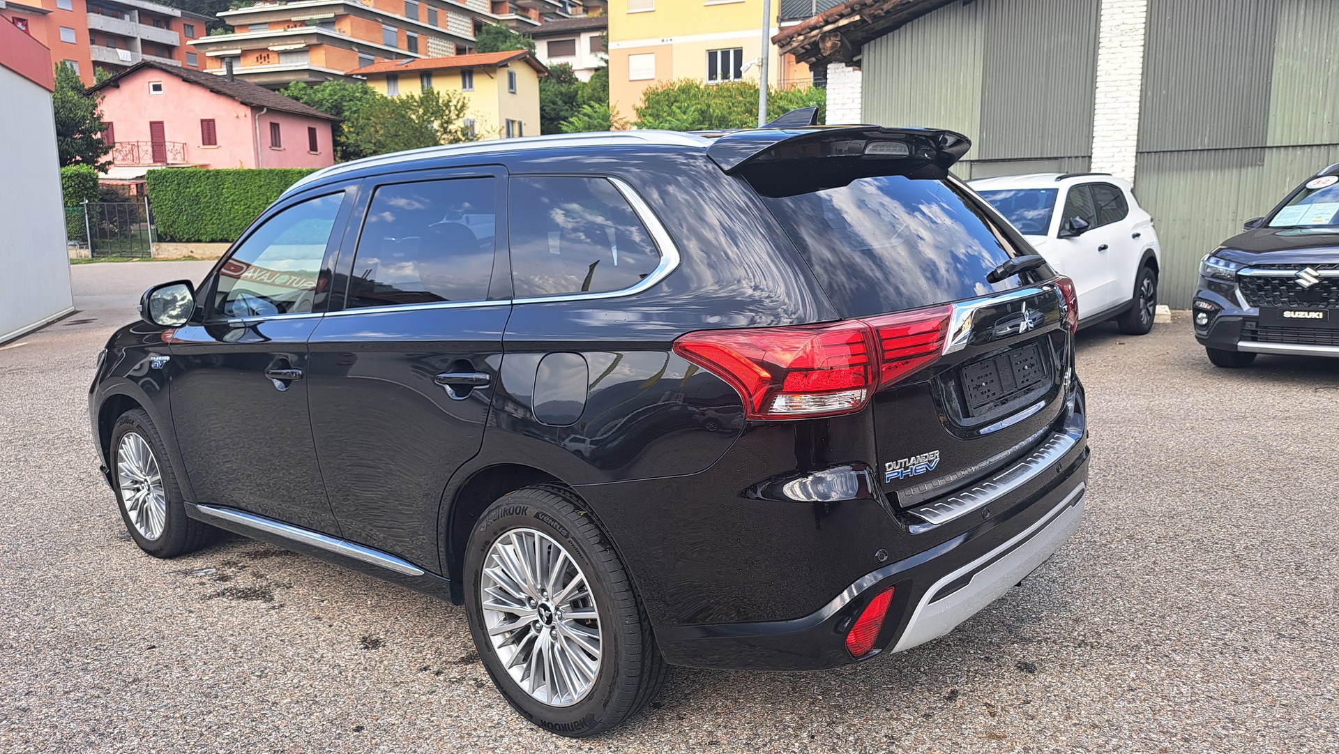 MITSUBISHI Outlander 2.4 PHEV Diamond 4WD Automatic-image-4