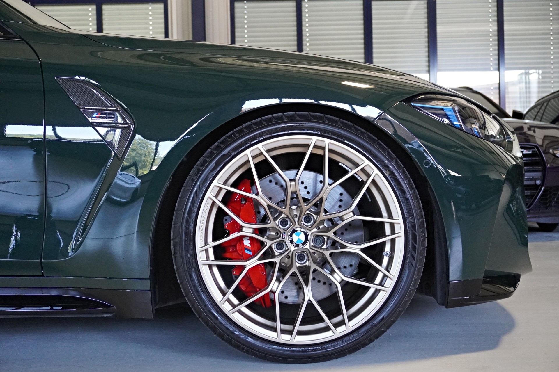 BMW M3 Touring xDrive Competition M // TARTUFO M CARBON SCHALENSITZE // BREWSTER GREEN // AKRAPOVIC //-image-3