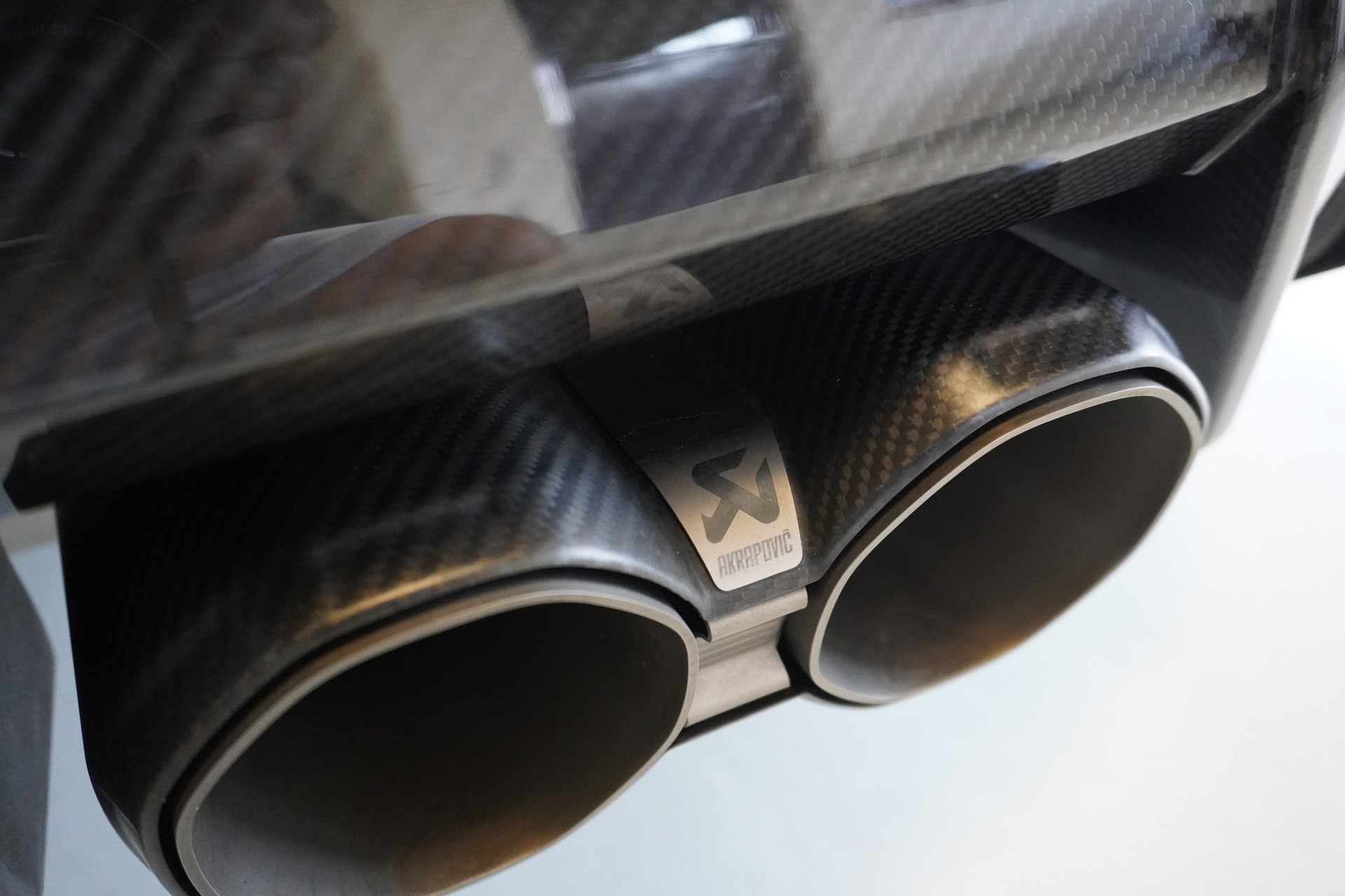 BMW M3 Touring xDrive Competition M // TARTUFO M CARBON SCHALENSITZE // BREWSTER GREEN // AKRAPOVIC //-image-7
