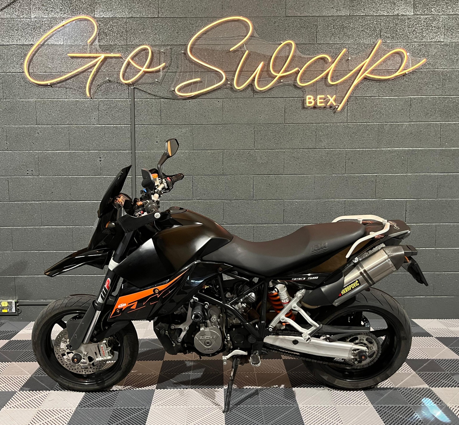 KTM 990 Supermoto-image-3