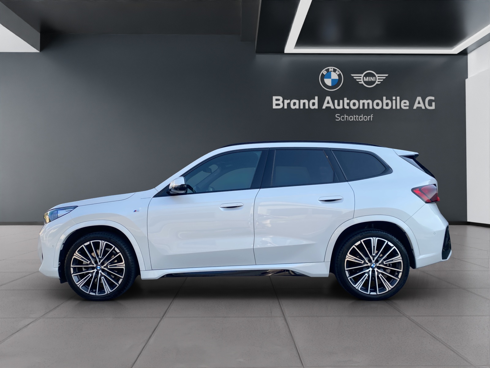 BMW X1 23i xDrive paddles-image-1