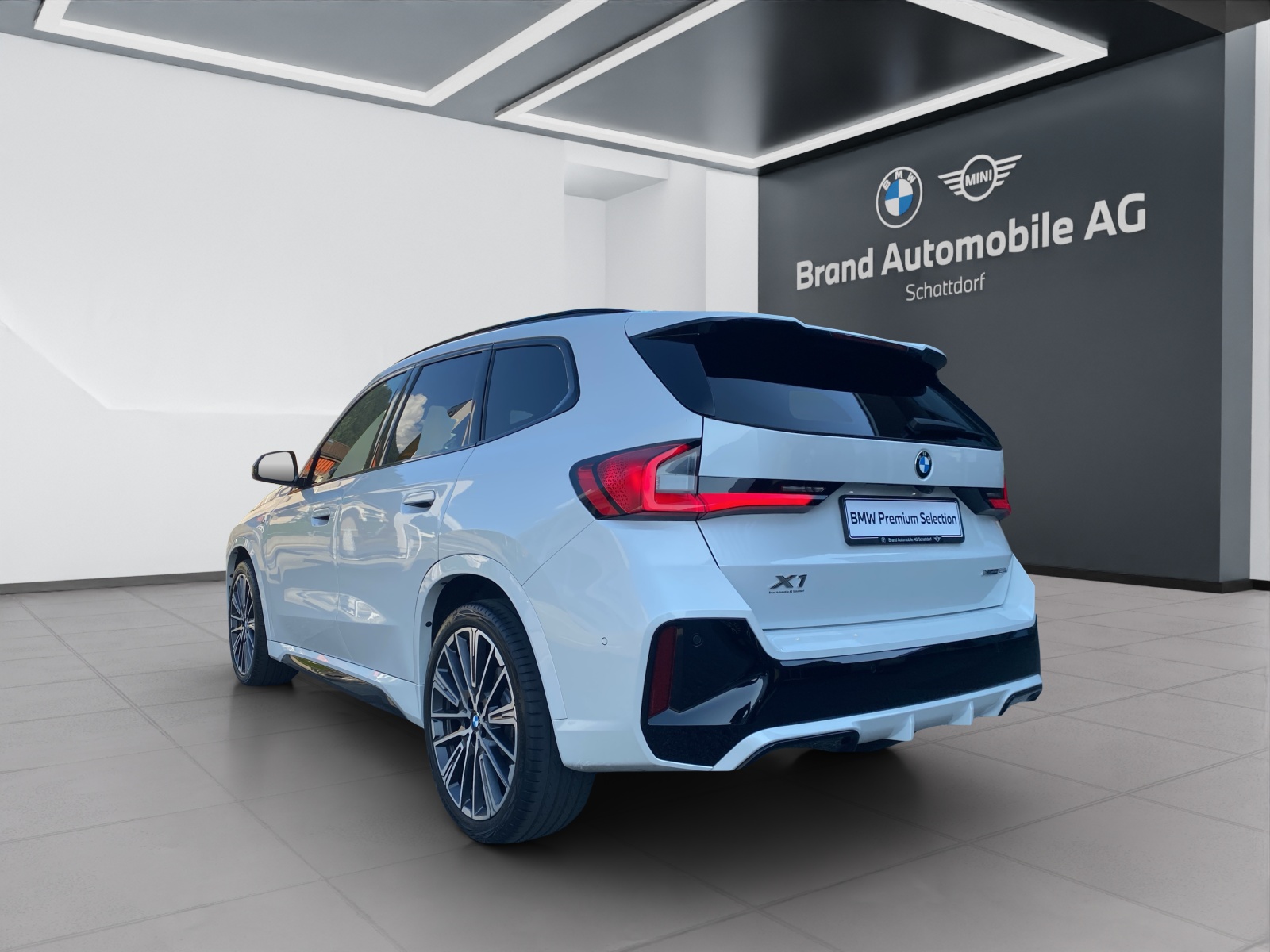 BMW X1 23i xDrive paddles-image-2