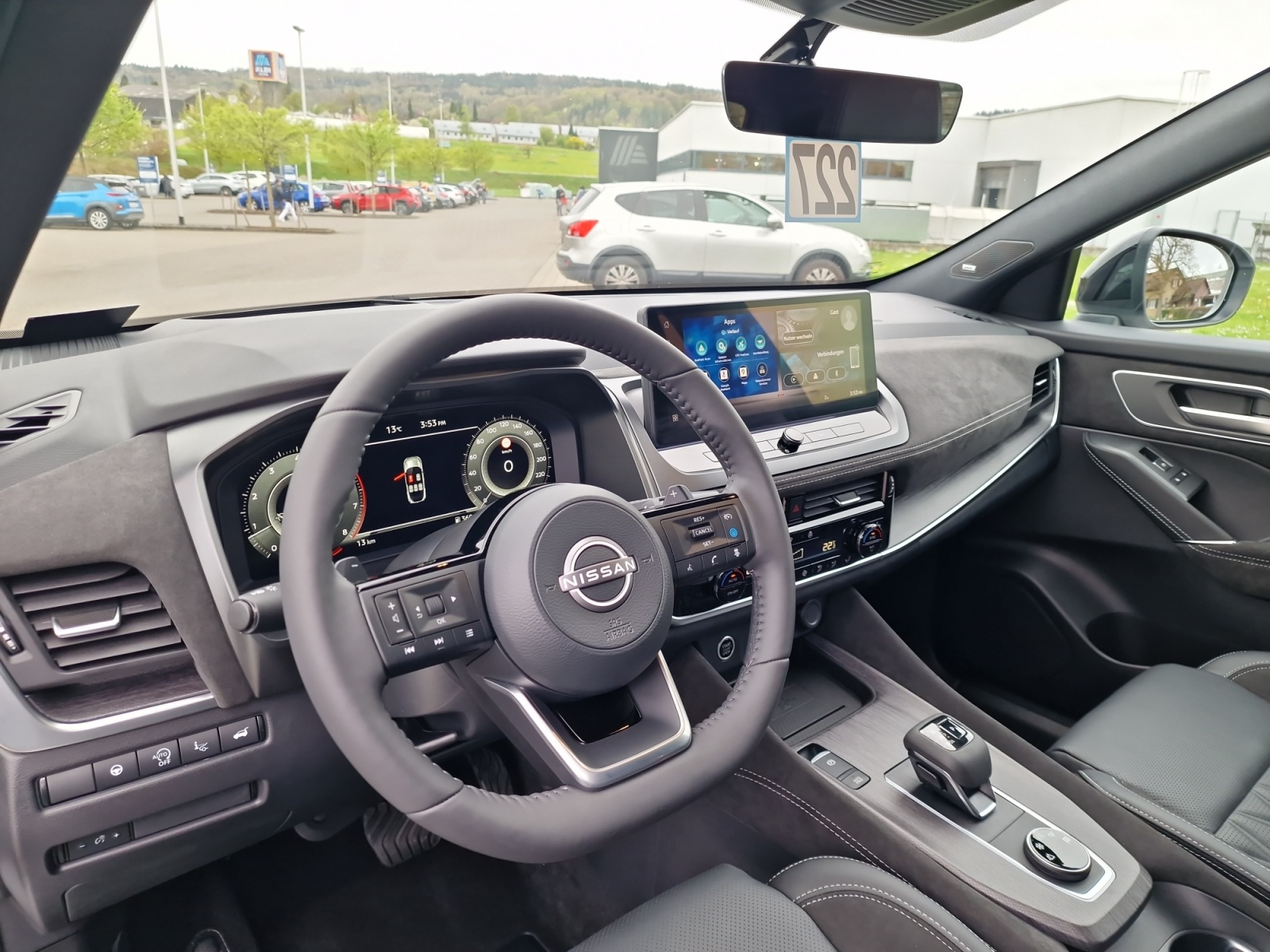NISSAN Qashqai 1.3 DIG-T MHEV Tekna+ 4x4 Panorama-image-4