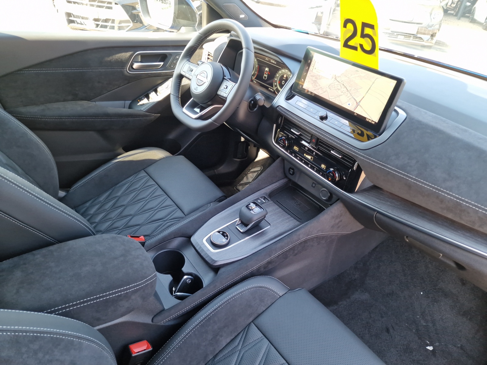 NISSAN Qashqai 1.3 DIG-T MHEV Tekna+ 4x4 Panorama-image-17