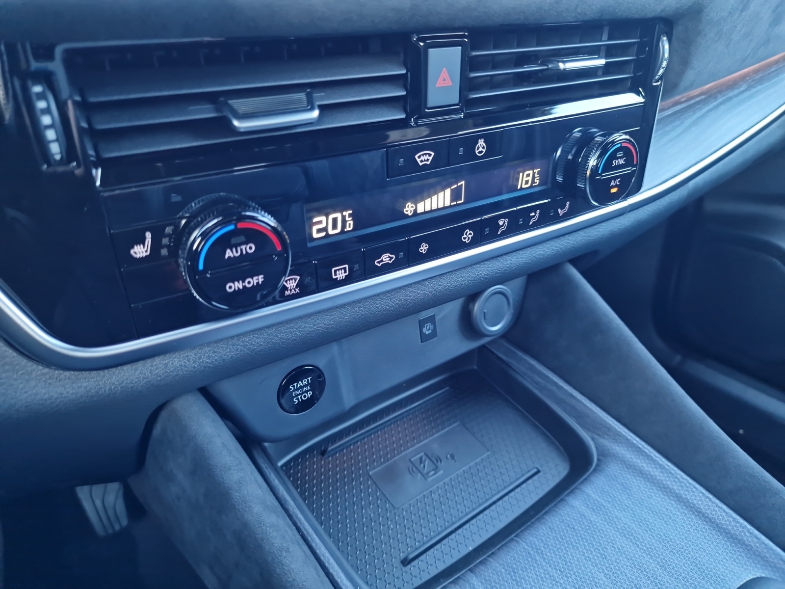 NISSAN Qashqai 1.3 DIG-T MHEV Tekna+ 4x4 Panorama-image-15