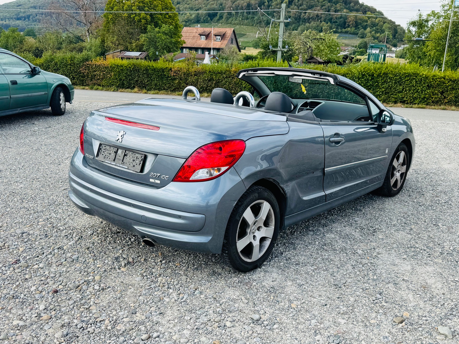 PEUGEOT 207 CC 1.6 16V Swiss Edition-image-5