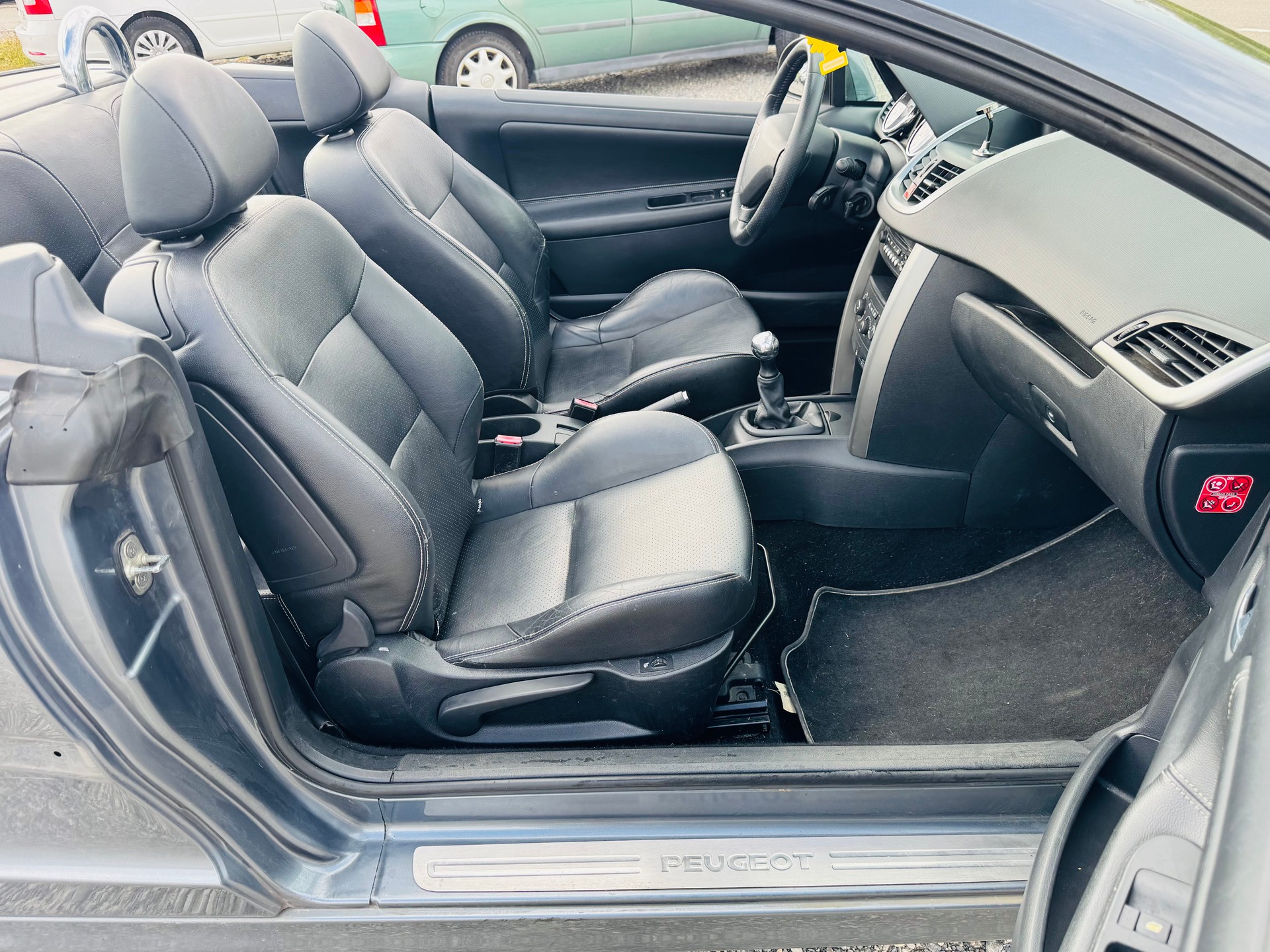 PEUGEOT 207 CC 1.6 16V Swiss Edition-image-10