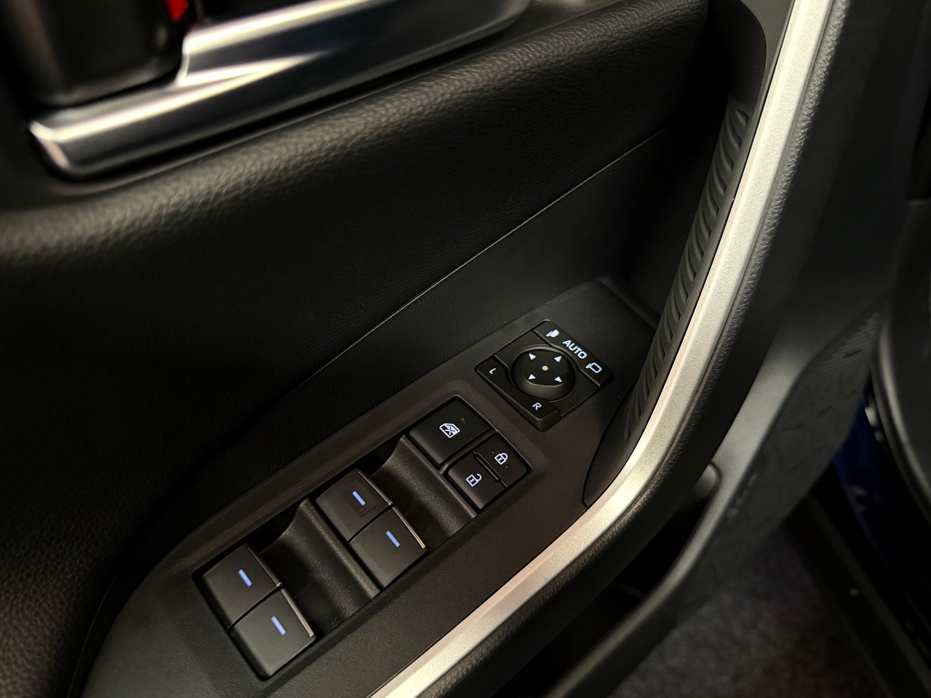 TOYOTA RAV-4 2.5 PHEV Trend e-CVT 4WD-image-23