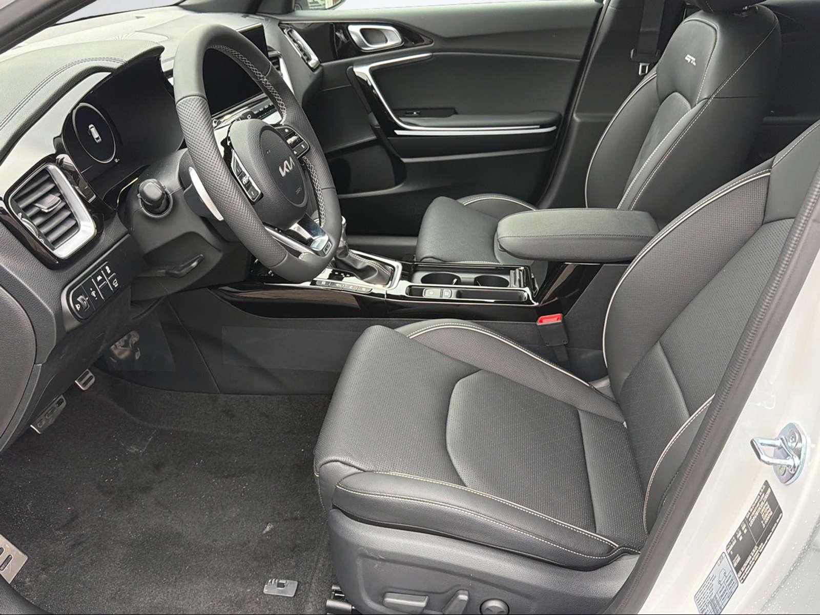 KIA Ceed SW 1.5 T-GDi MHEV GT-Line-image-3