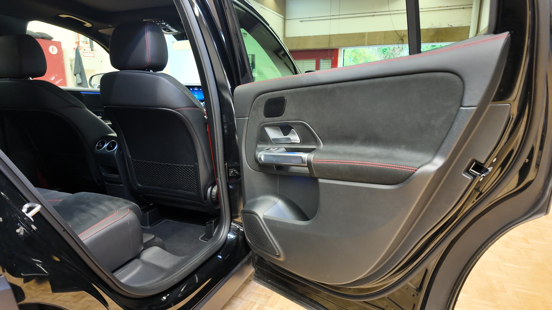 MERCEDES-BENZ GLB AMG 35 4Matic 8G-Tronic-image-22