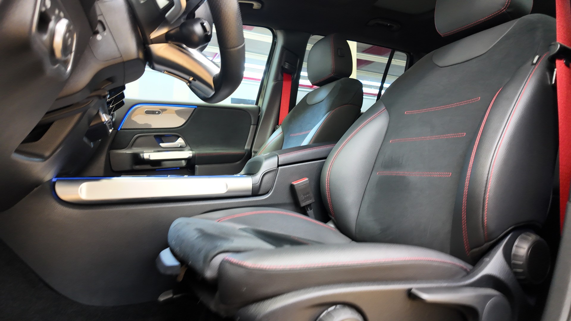 MERCEDES-BENZ GLB AMG 35 4Matic 8G-Tronic-image-15