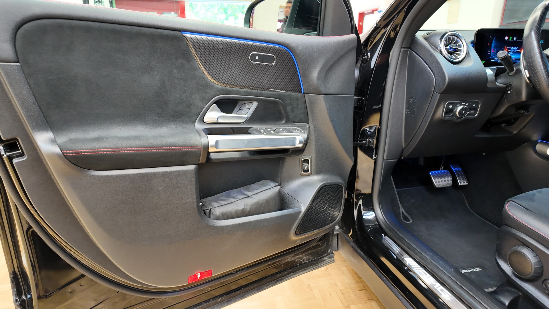 MERCEDES-BENZ GLB AMG 35 4Matic 8G-Tronic-image-17