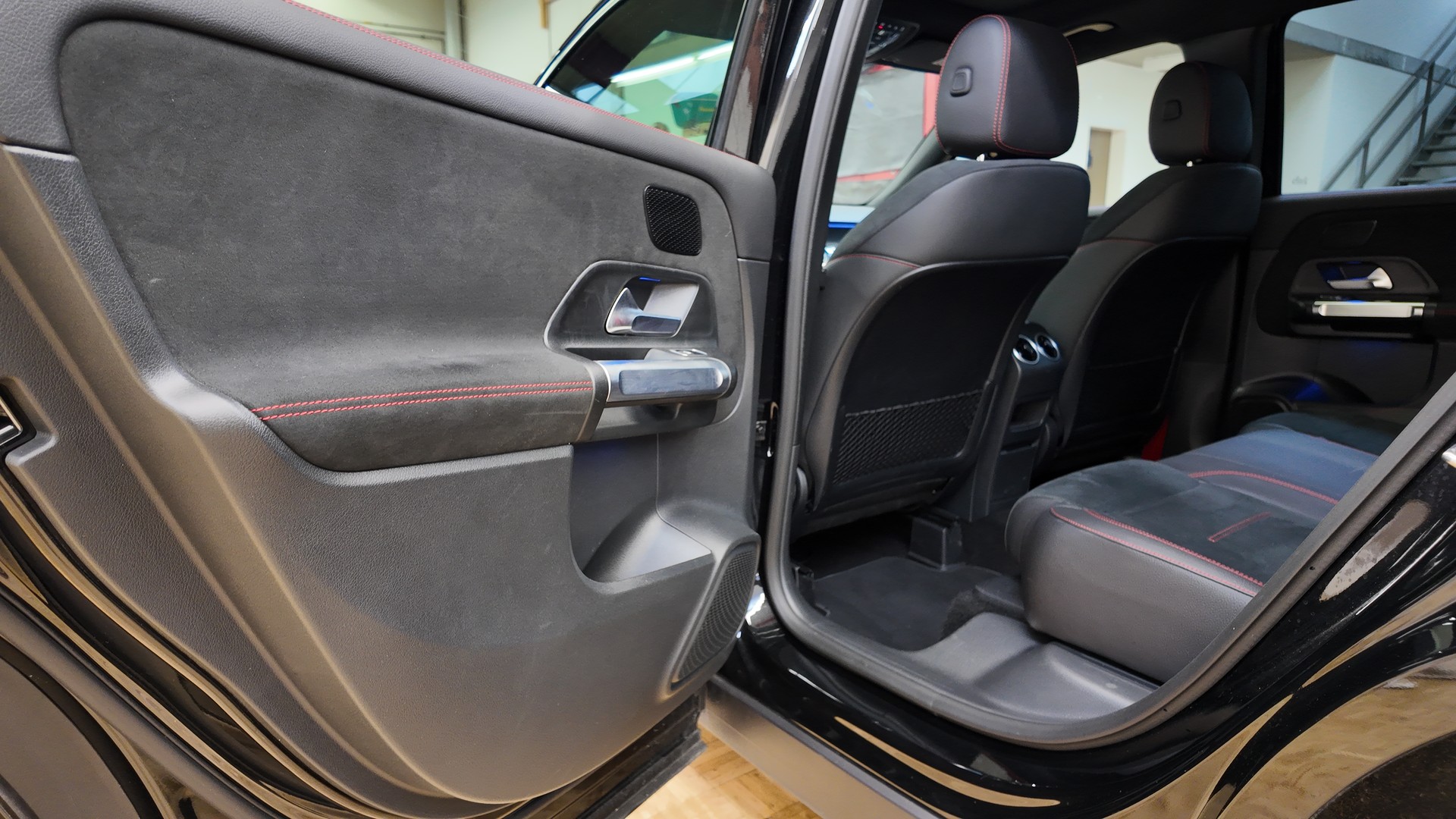 MERCEDES-BENZ GLB AMG 35 4Matic 8G-Tronic-image-21