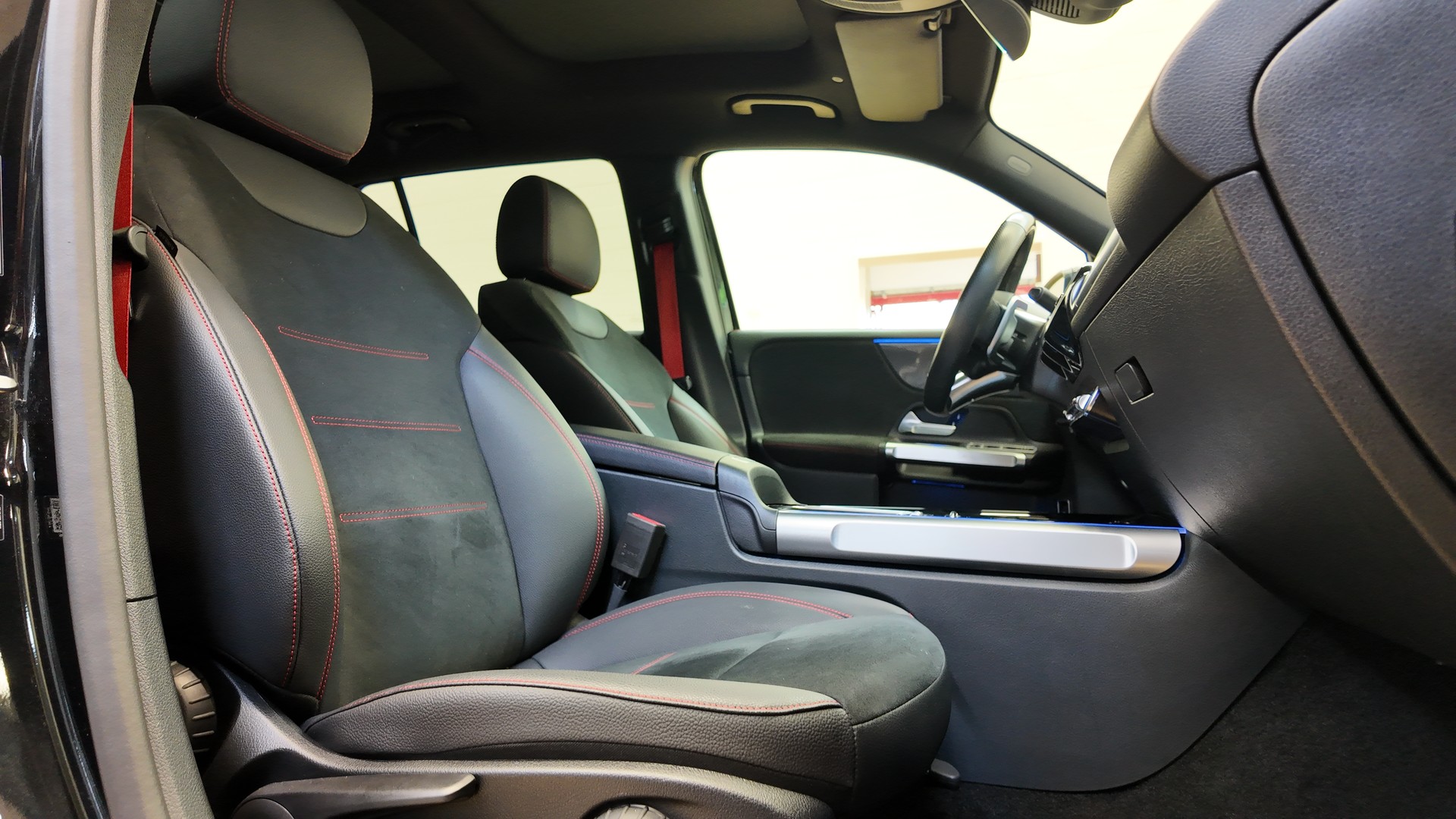 MERCEDES-BENZ GLB AMG 35 4Matic 8G-Tronic-image-16