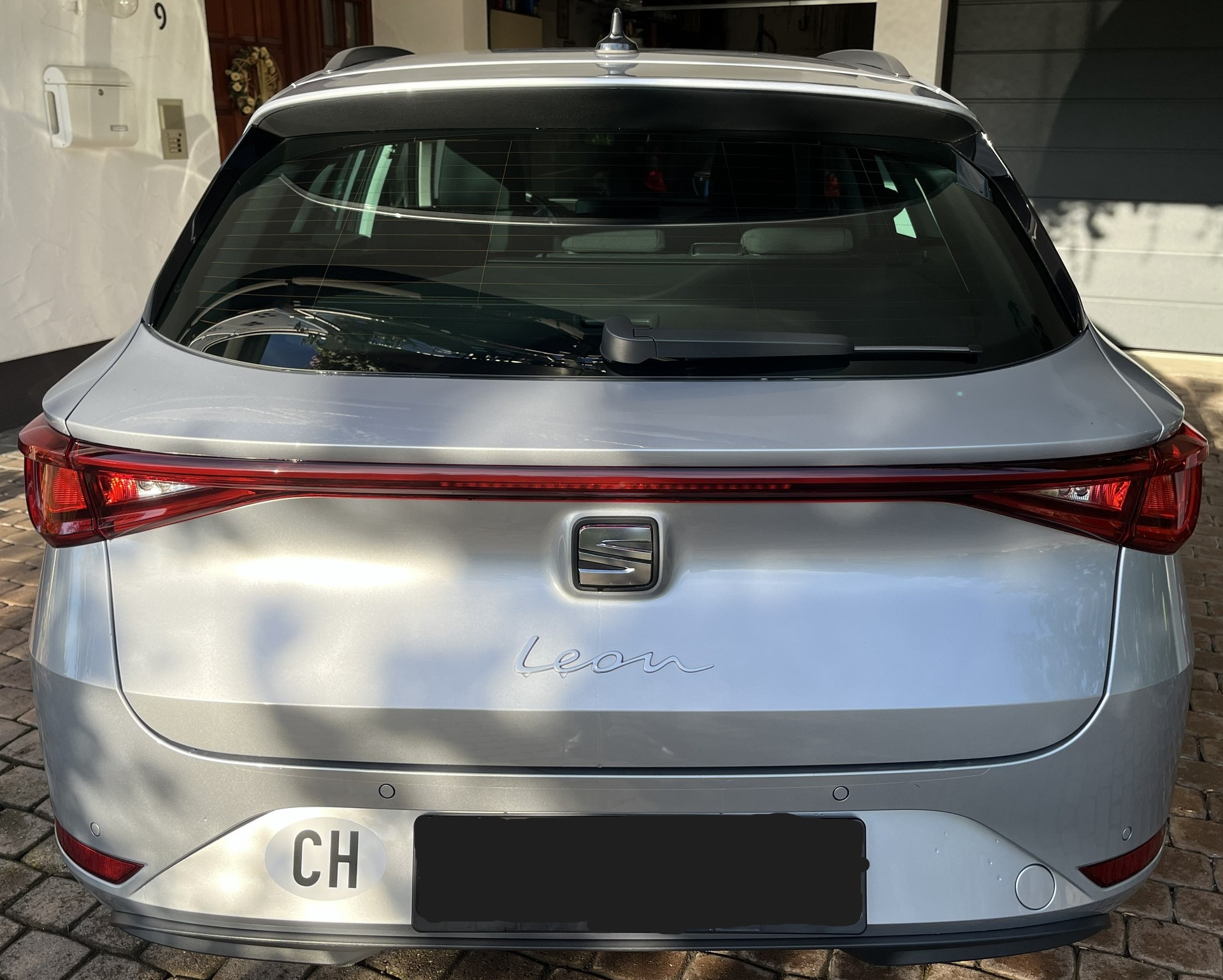SEAT LEON ST 2.0 TDI EVO DSG Style ** Full Digital Cockpit ** Navi ** ACC ** PDC v+h ** Apple CarPlay & Android Auto-image-1