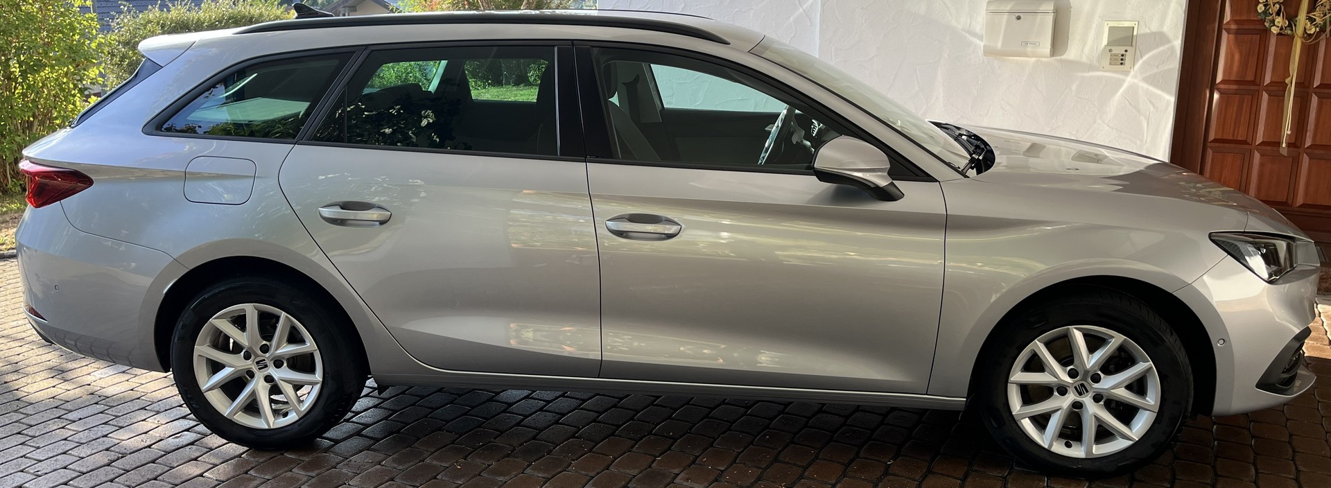 SEAT LEON ST 2.0 TDI EVO DSG Style ** Full Digital Cockpit ** Navi ** ACC ** PDC v+h ** Apple CarPlay & Android Auto-image-2