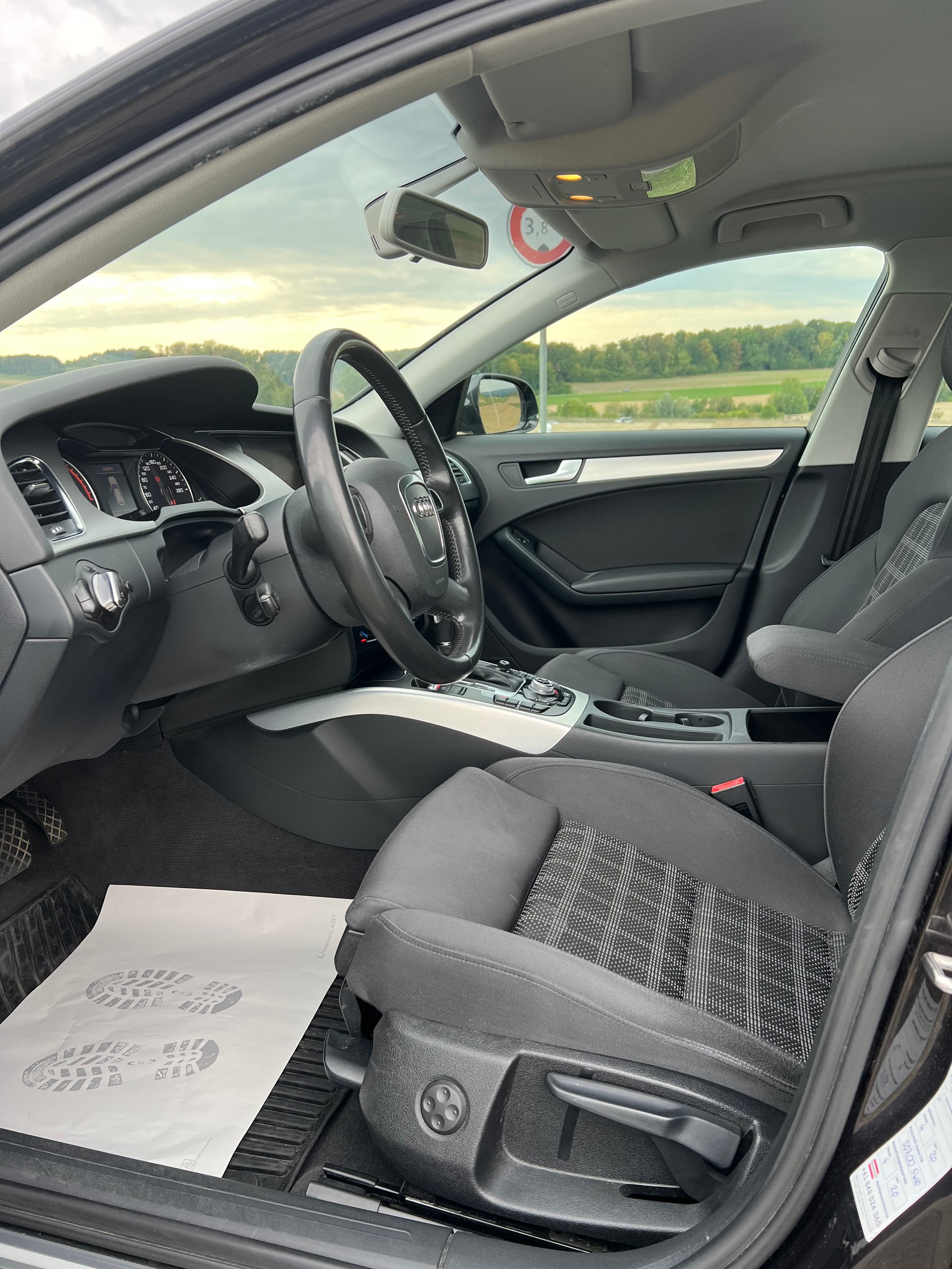 AUDI A4 Avant 2.0 TDI multitronic-image-9