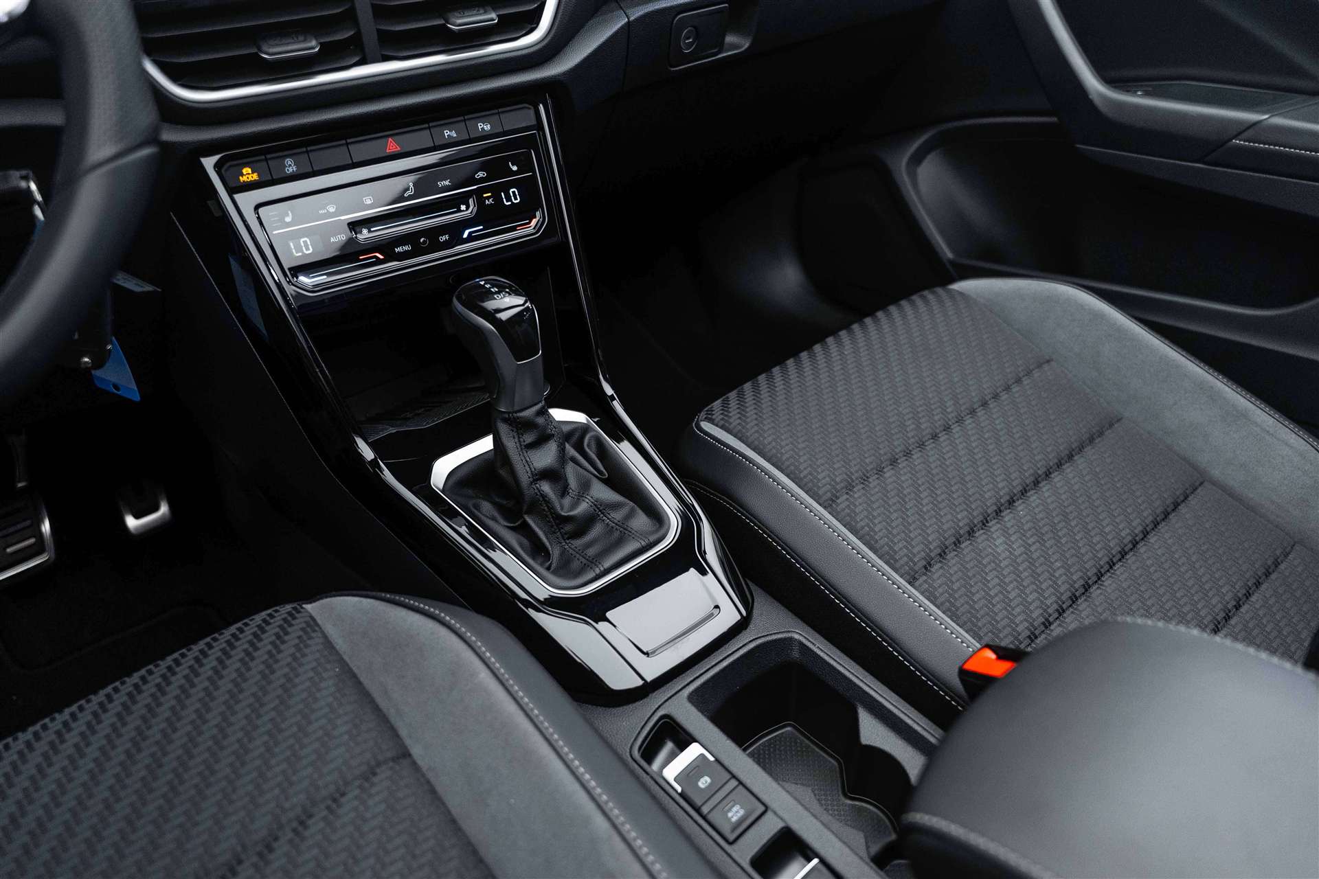 VW VW T-Roc Cabriolet 1.5 TSI EVO R-Line DSG-image-26