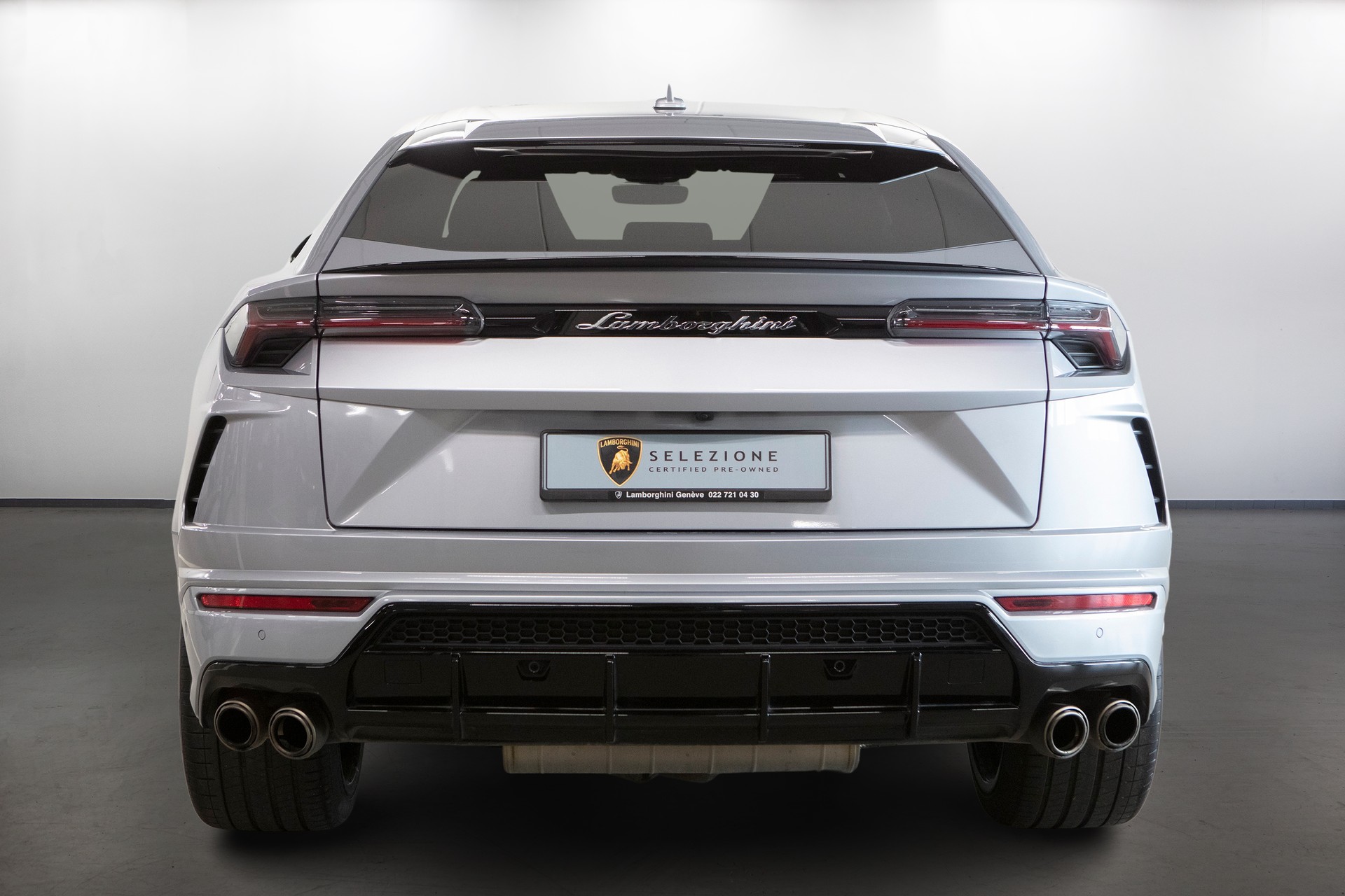 LAMBORGHINI Urus E-Gear-showroom-element-3