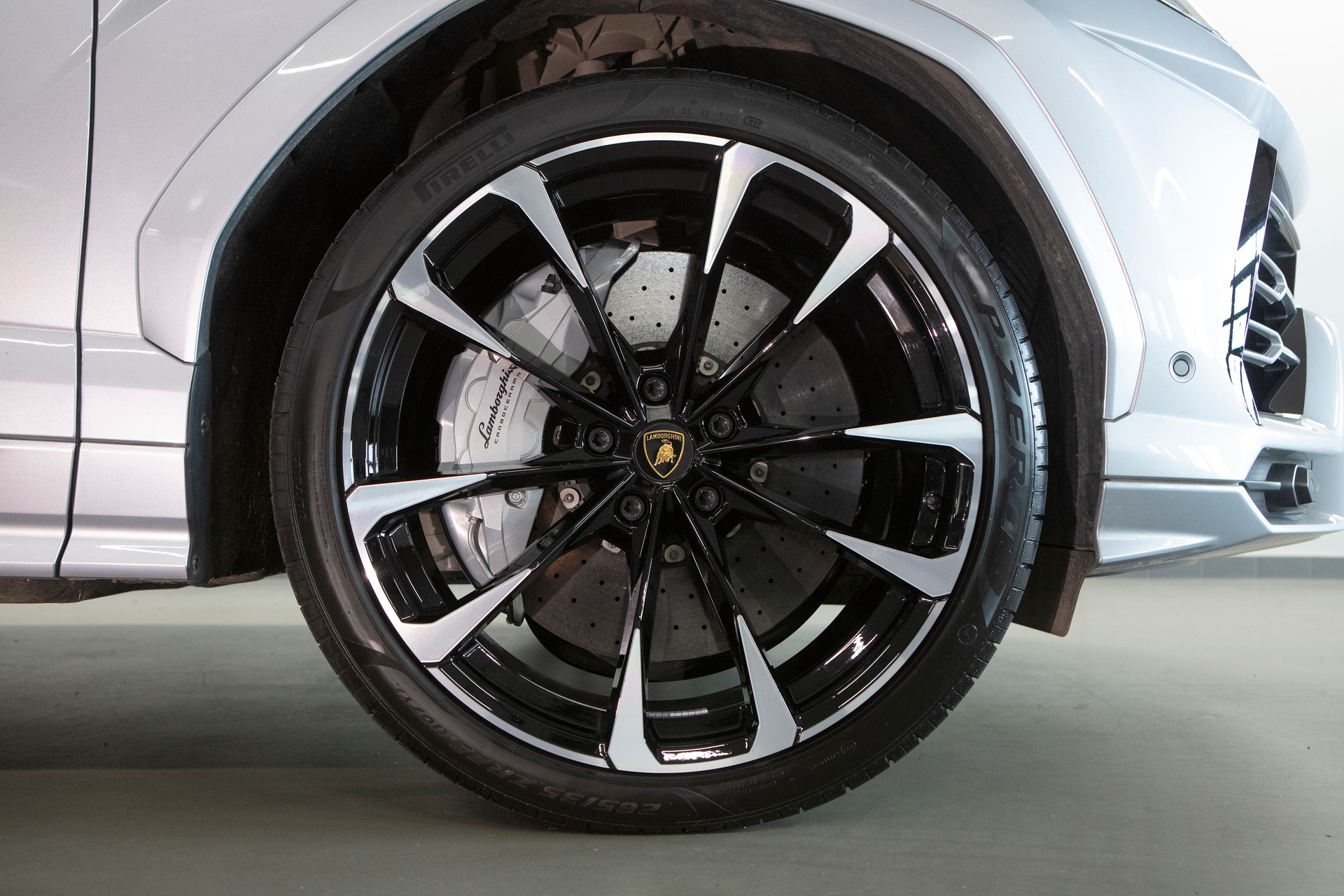 LAMBORGHINI Urus E-Gear-image-8