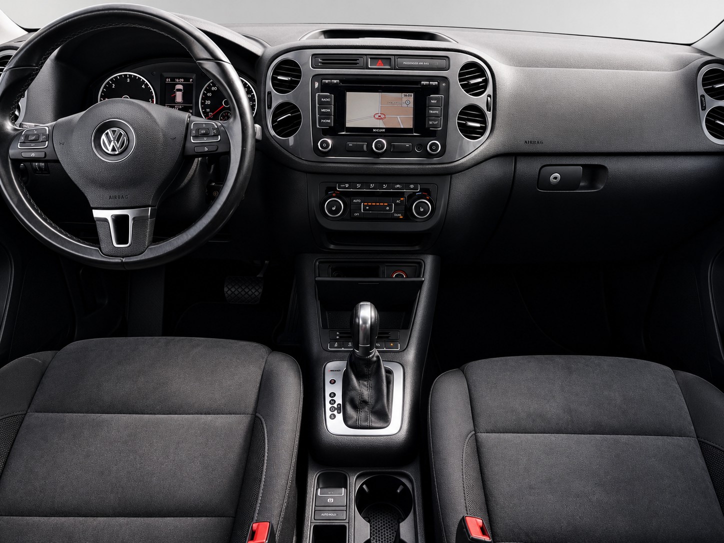 VW Tiguan 2.0 TDI BlueMotion Trend&Fun 4Motion DSG-image-11