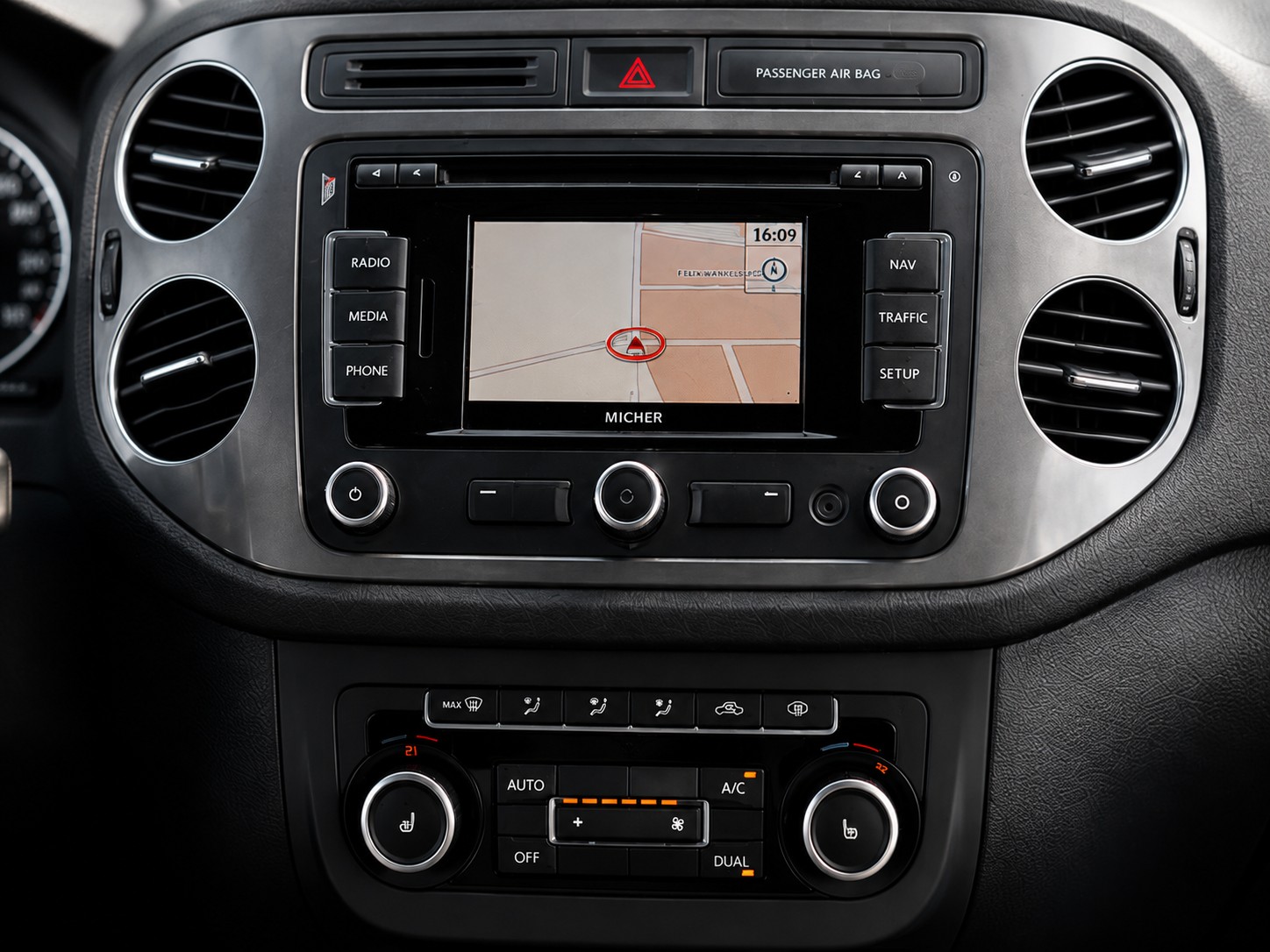 VW Tiguan 2.0 TDI BlueMotion Trend&Fun 4Motion DSG-image-13