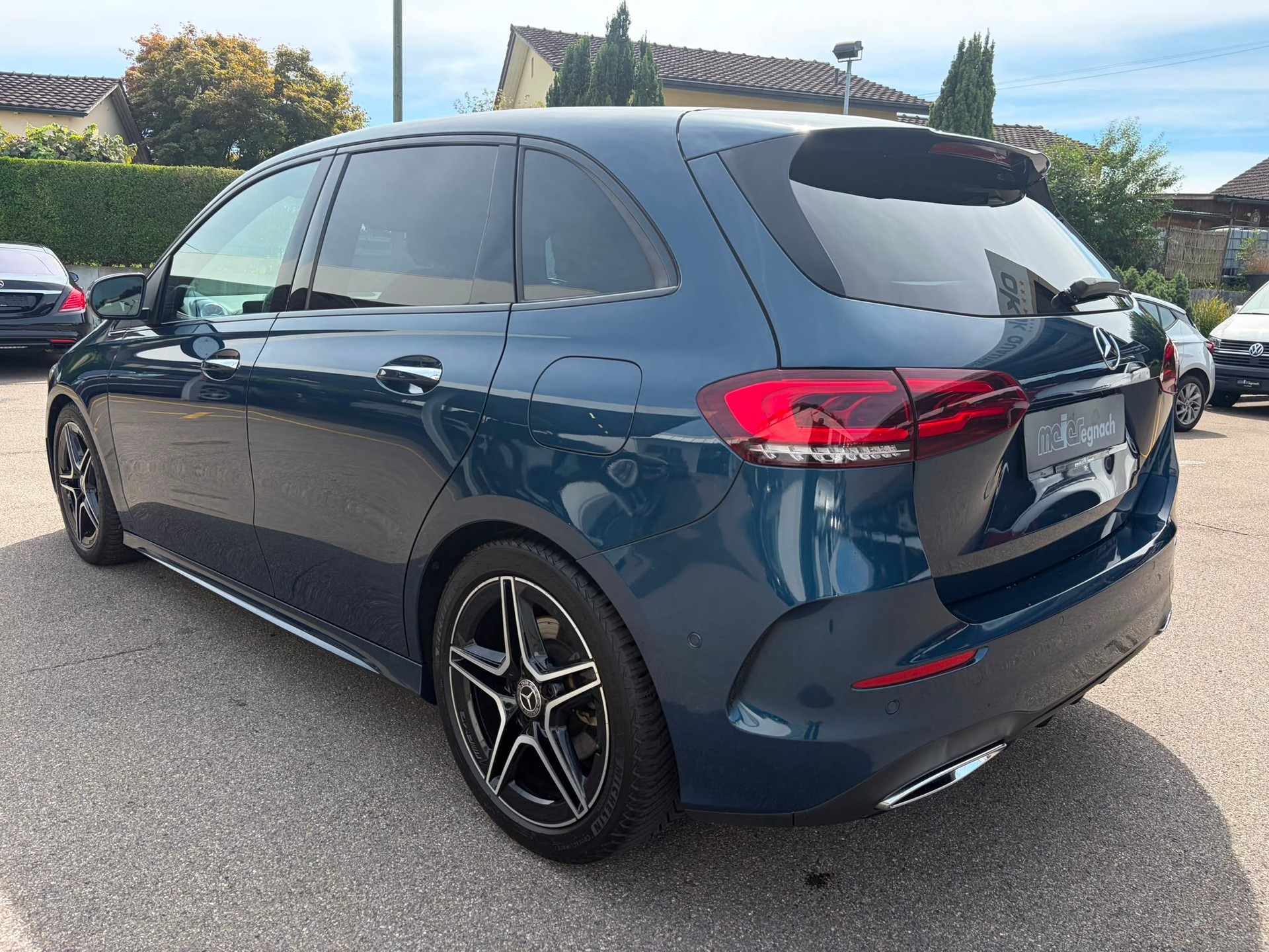 MERCEDES-BENZ B 220 4Matic AMG Line 7G-DCT-image-5
