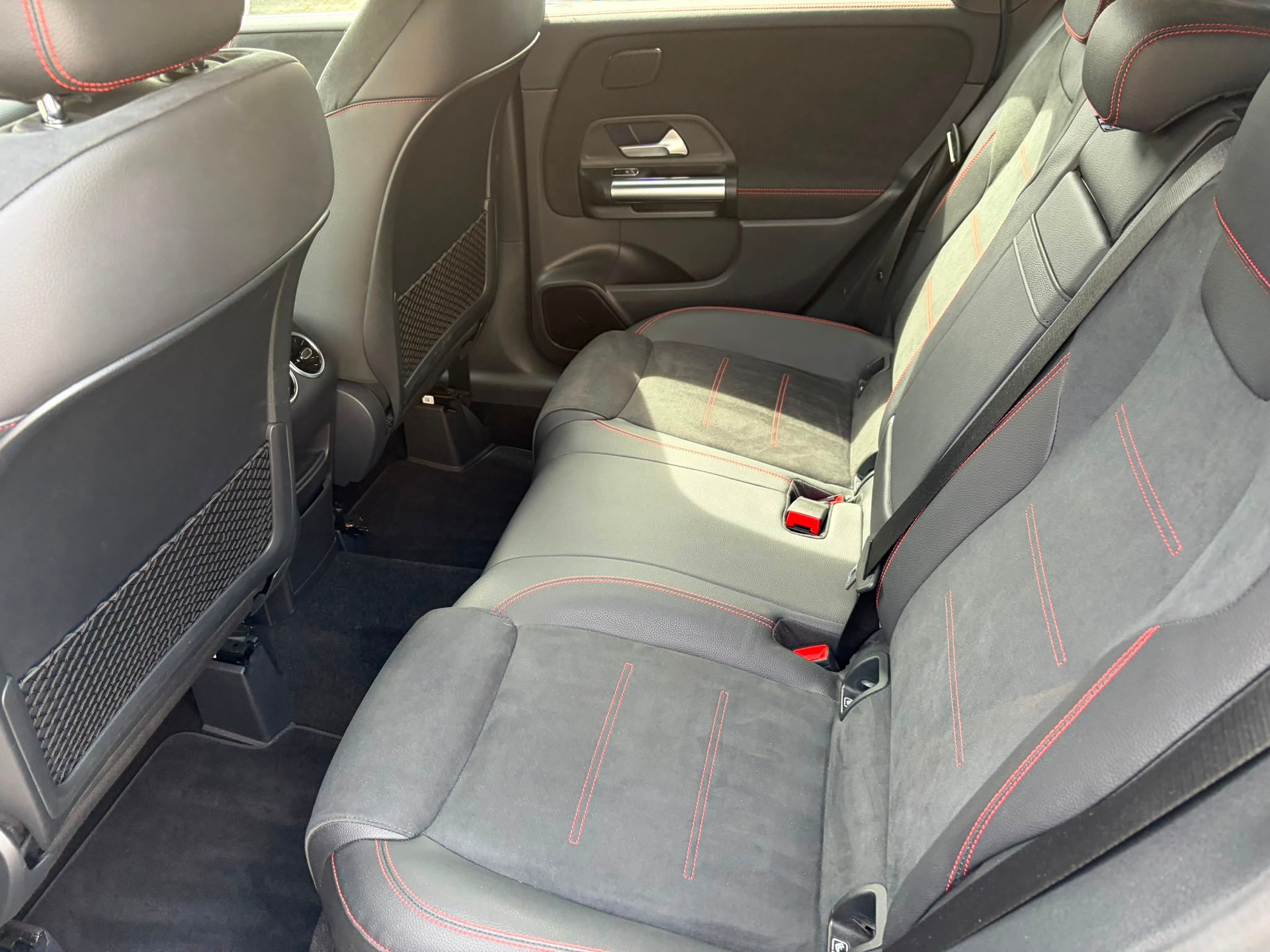 MERCEDES-BENZ B 220 4Matic AMG Line 7G-DCT-image-13