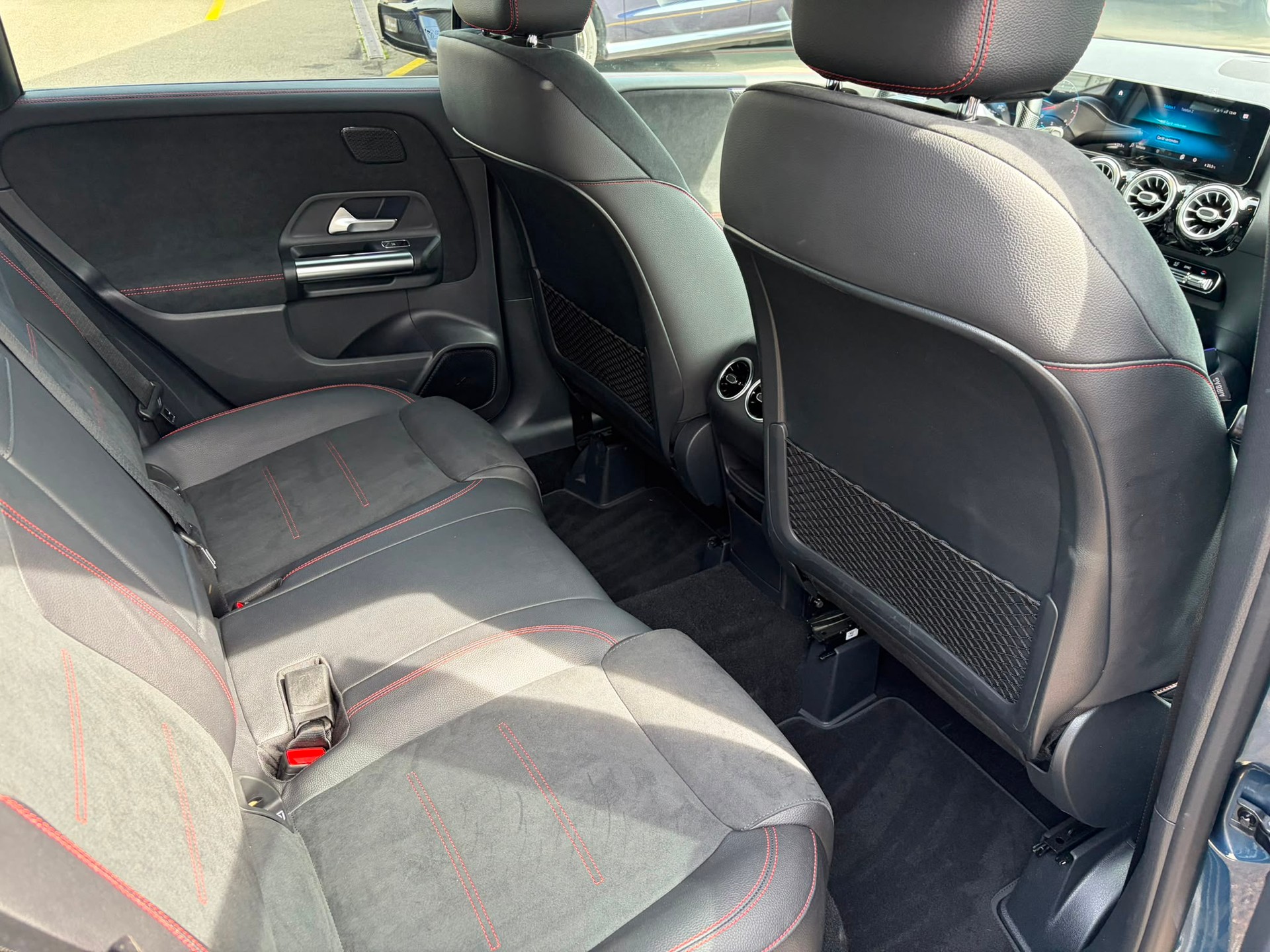 MERCEDES-BENZ B 220 4Matic AMG Line 7G-DCT-image-14