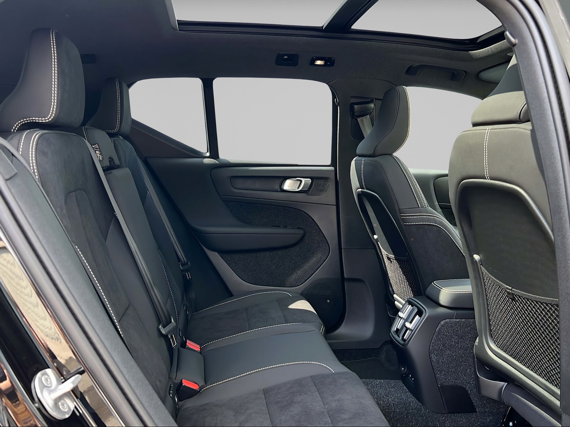 VOLVO EX40 Twin Black Edition AWD-image-14