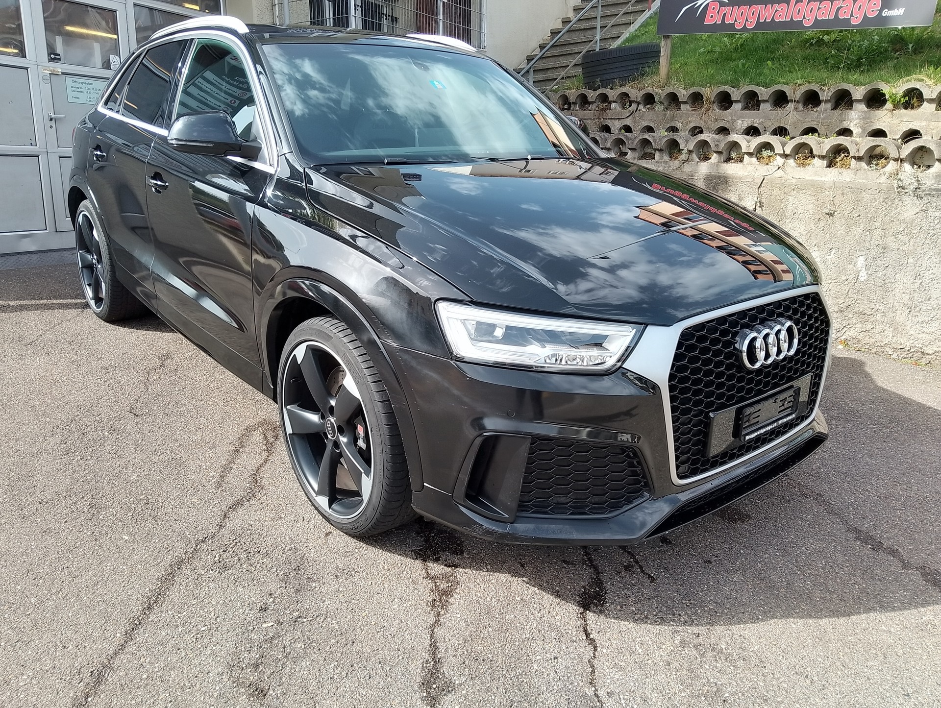 AUDI RS Q3 2.5 TFSI quattro S-tronic-image-2