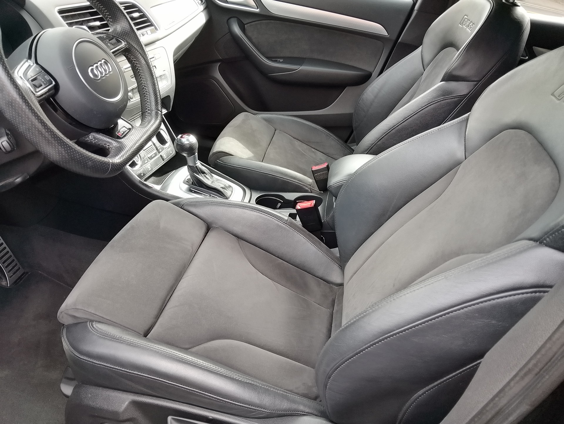 AUDI RS Q3 2.5 TFSI quattro S-tronic-image-12