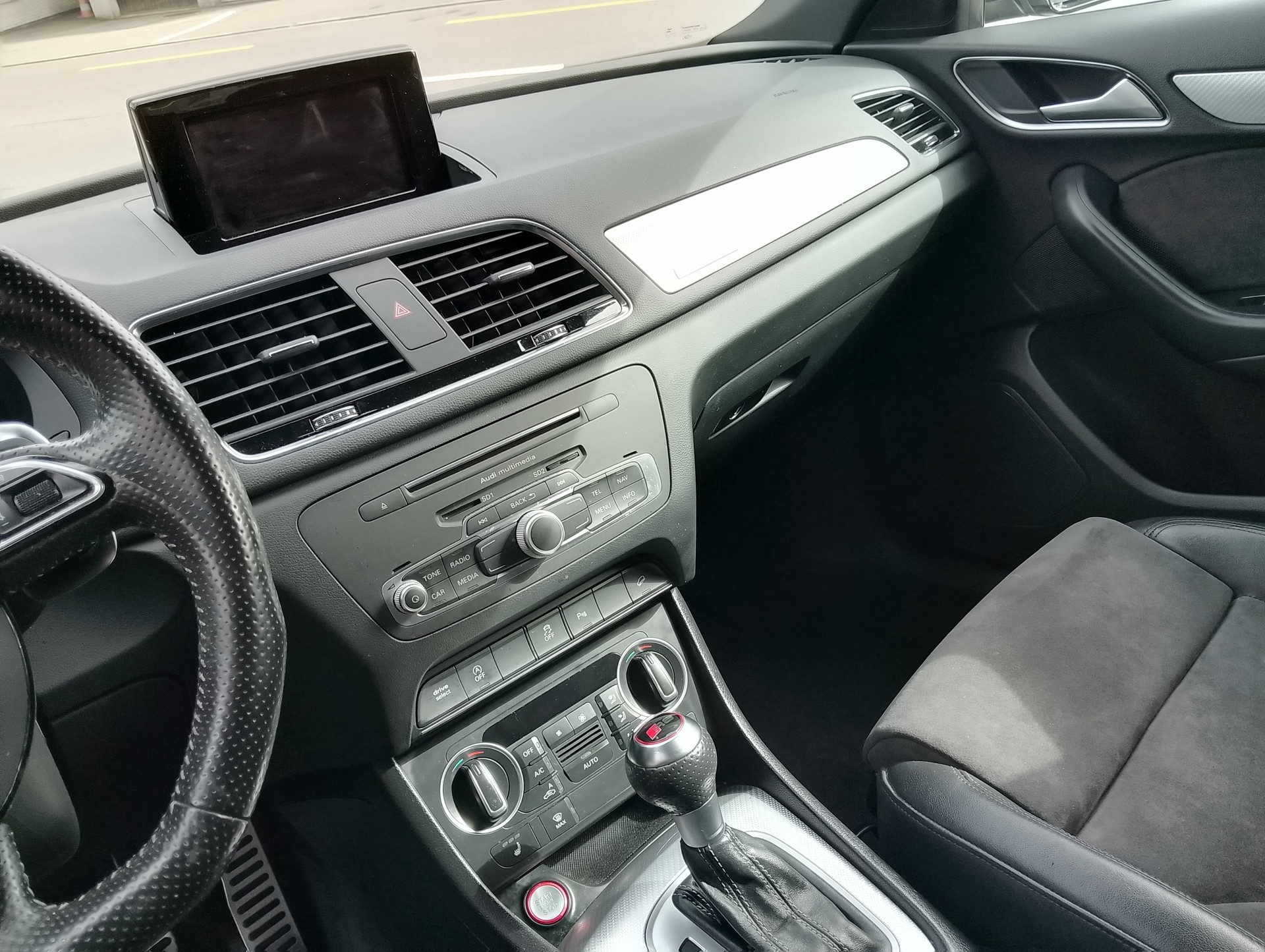 AUDI RS Q3 2.5 TFSI quattro S-tronic-image-13