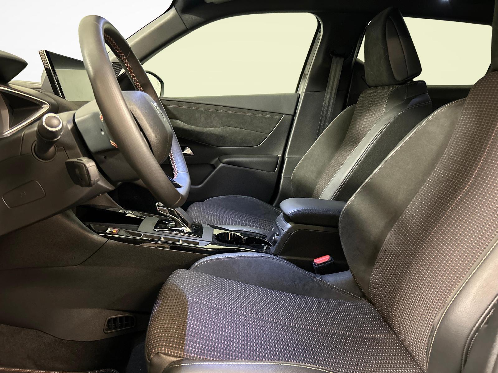 DS AUTOMOBILES 3 Crossback E-Tense Performance Line-showroom-element-3