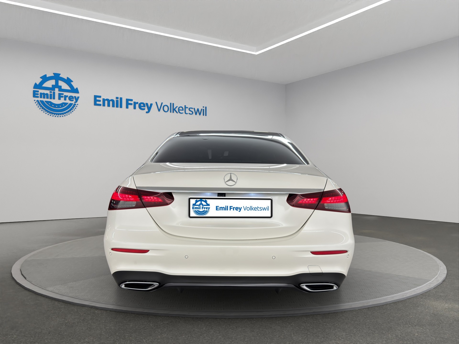 MERCEDES-BENZ E 220 d AMG Line 4matic-image-5