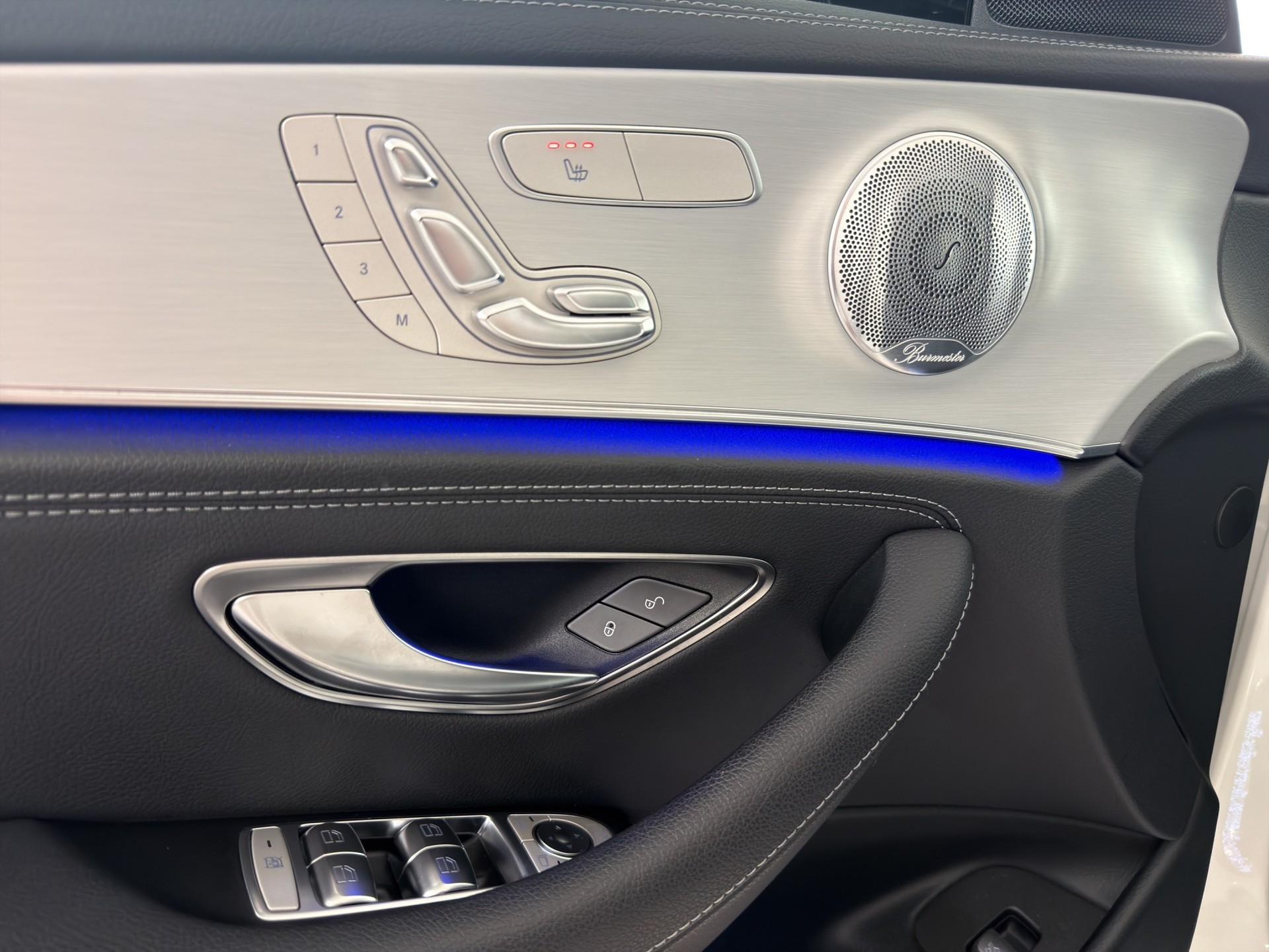 MERCEDES-BENZ E 220 d AMG Line 4matic-image-13