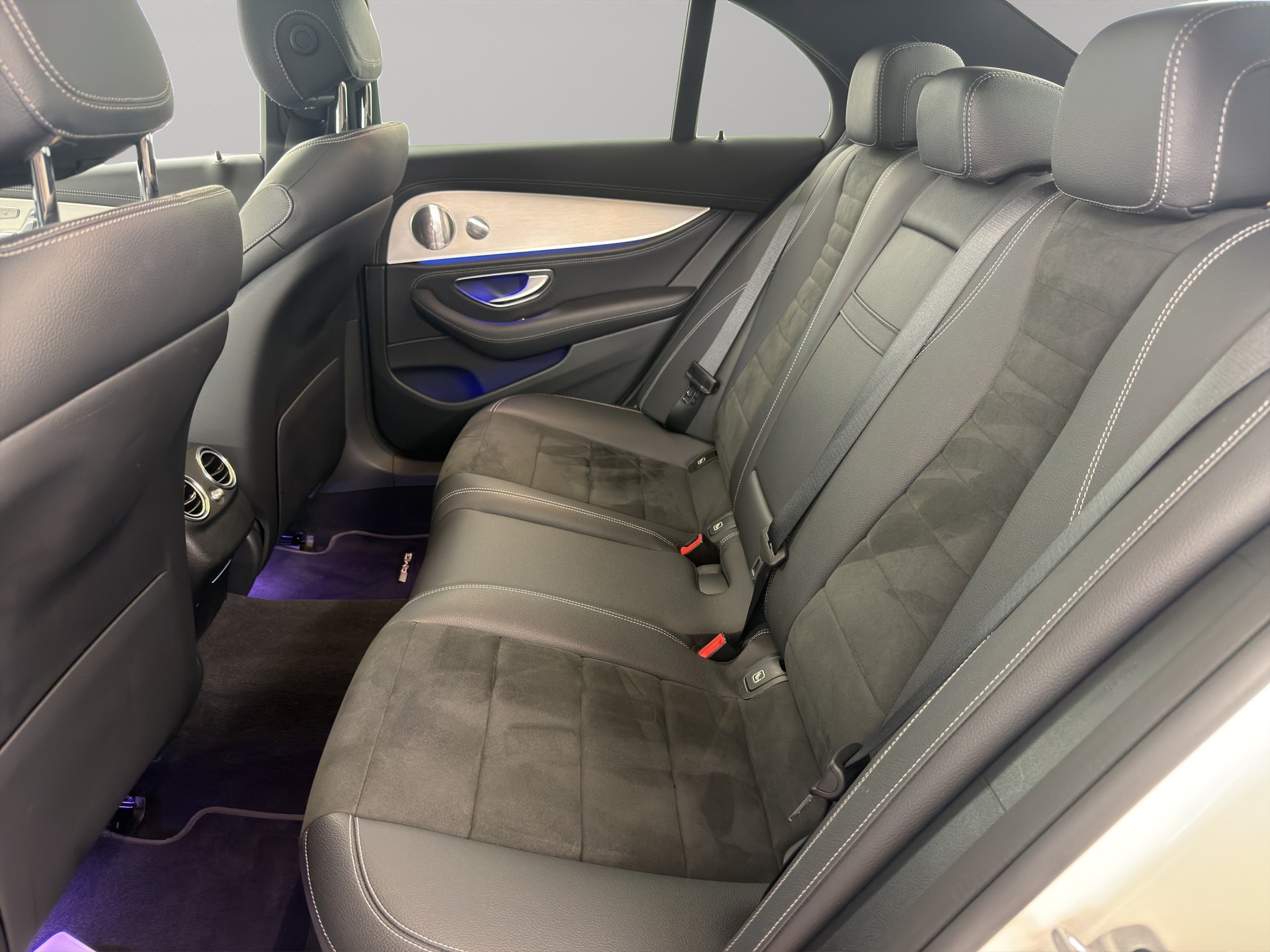 MERCEDES-BENZ E 220 d AMG Line 4matic-image-8