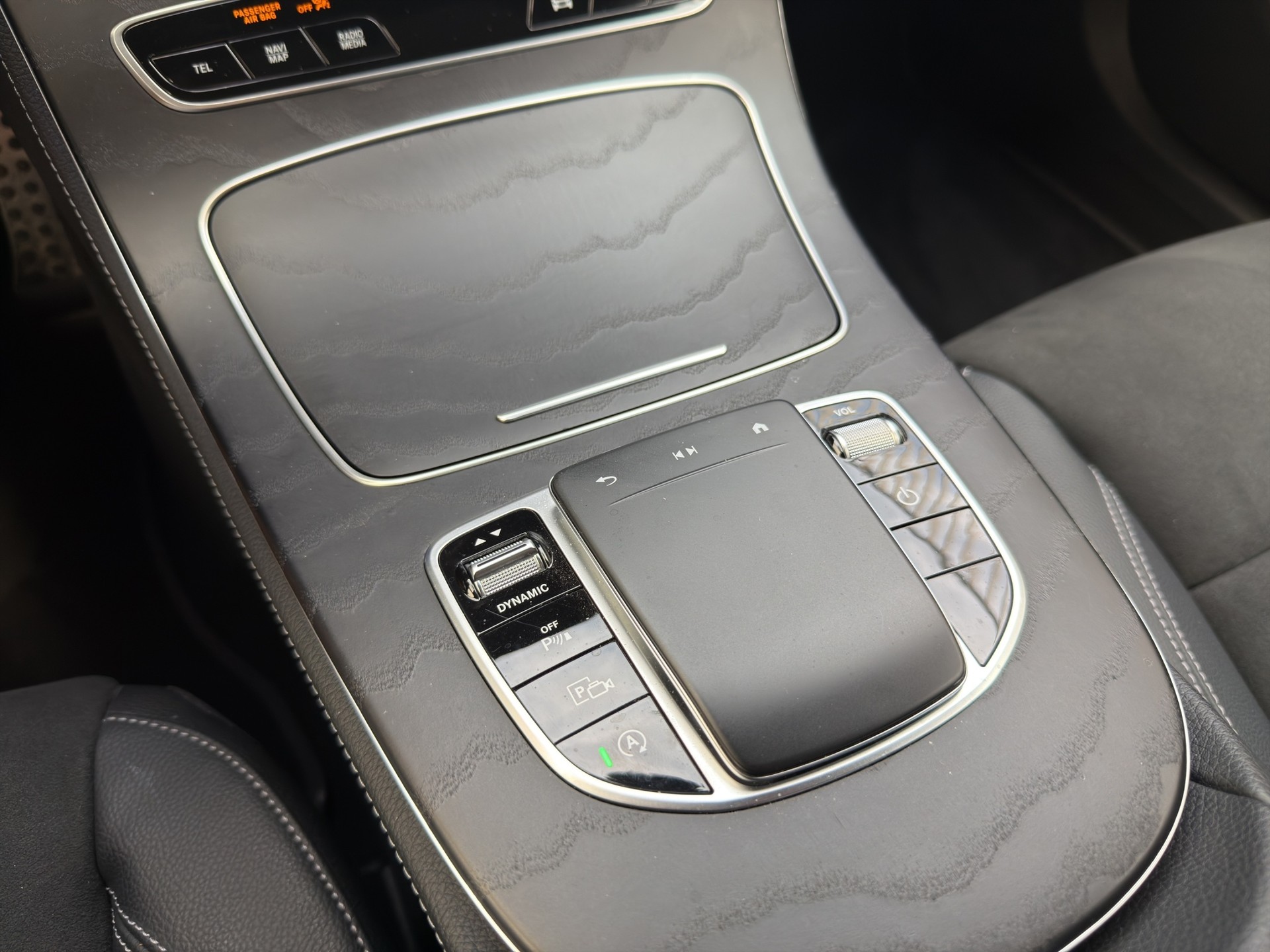 MERCEDES-BENZ E 220 d AMG Line 4matic-image-15