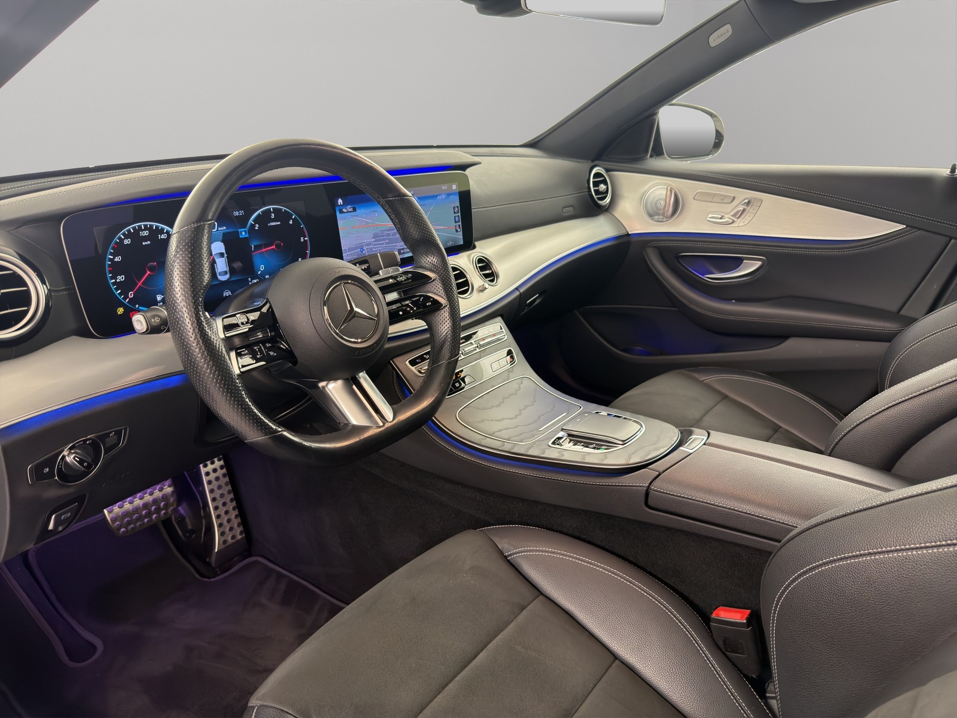 MERCEDES-BENZ E 220 d AMG Line 4matic-image-11