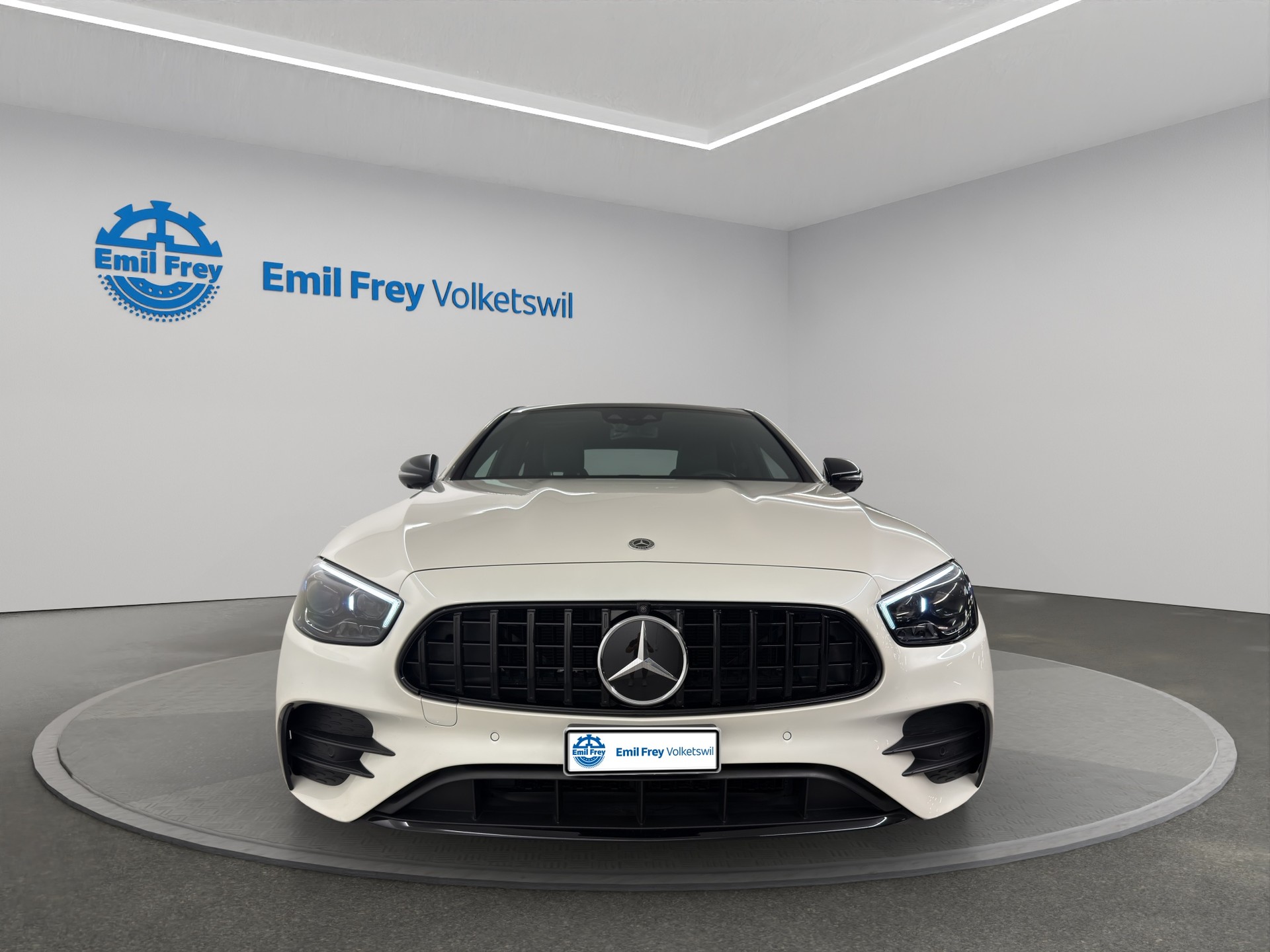 MERCEDES-BENZ E 220 d AMG Line 4matic-image-4