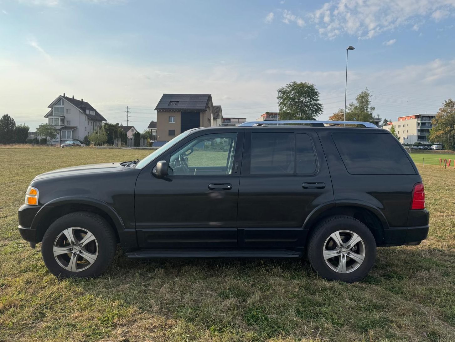 FORD EXPLORER-image-0