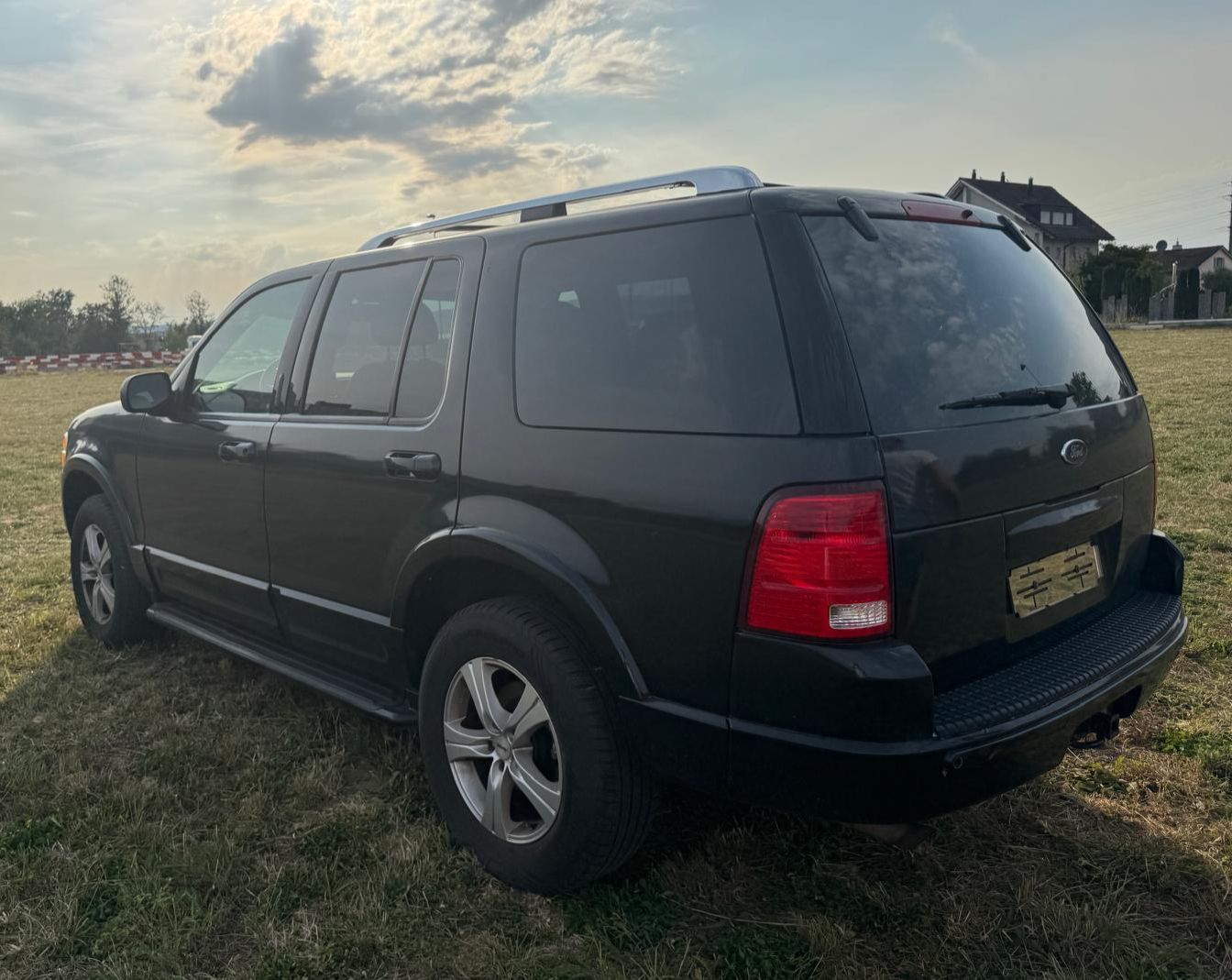 FORD EXPLORER-image-3