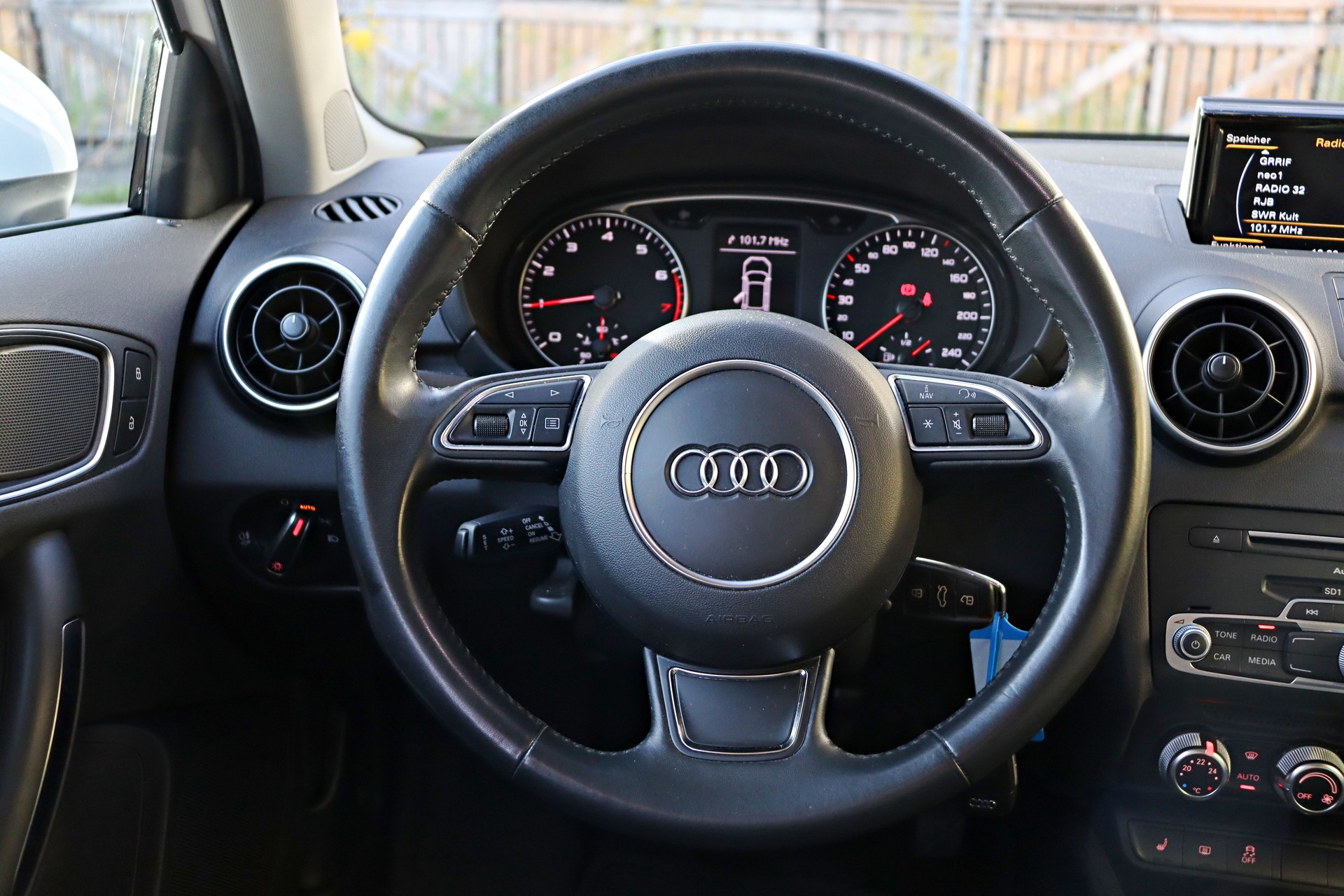 AUDI A1 Sportback 1.0 TFSI-image-9