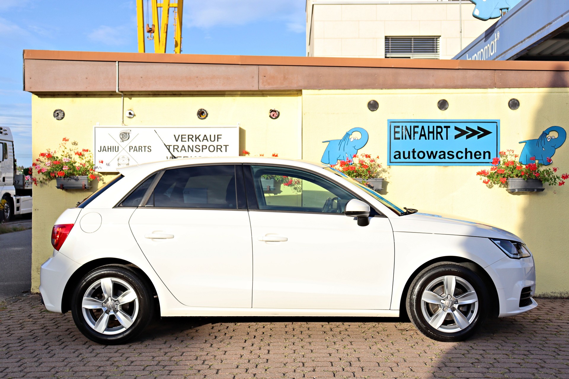 AUDI A1 Sportback 1.0 TFSI-image-4