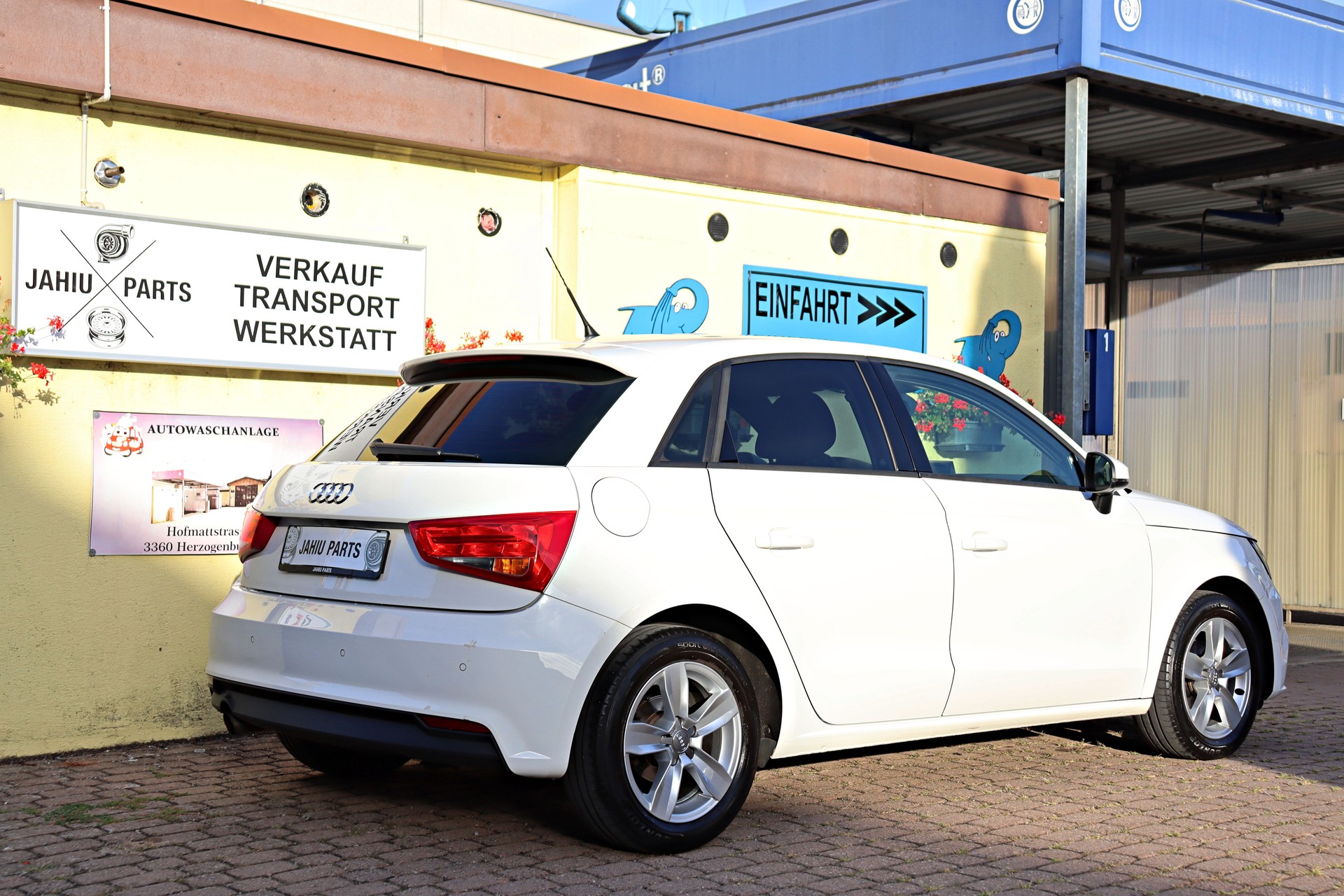 AUDI A1 Sportback 1.0 TFSI-image-3