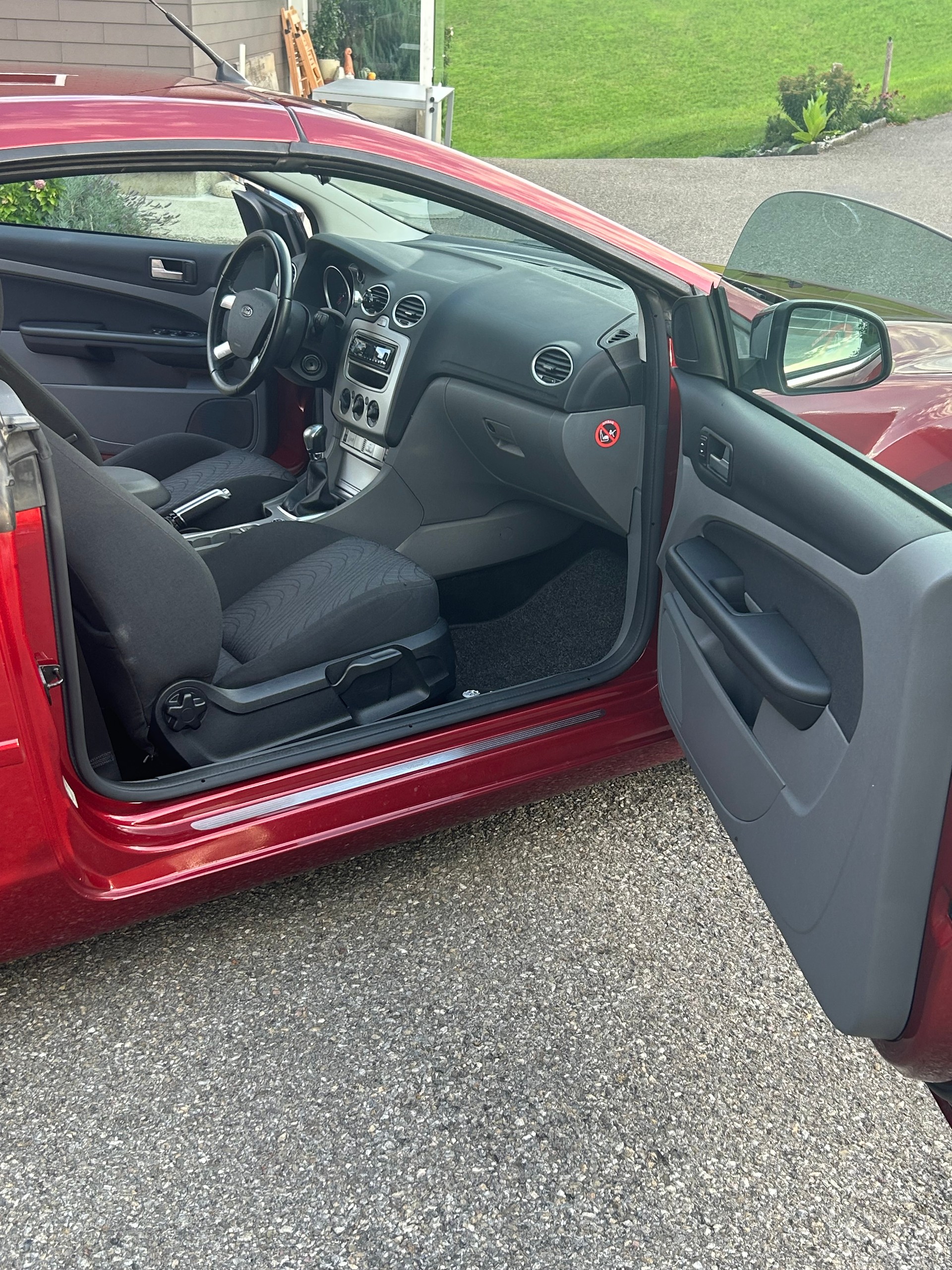 FORD 1.6i 16V Ambiente-image-4