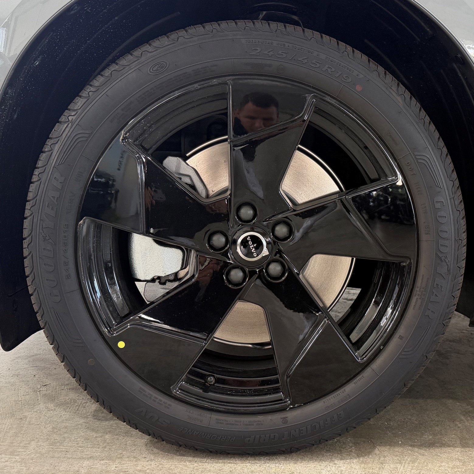 VOLVO EX 30 P8 Ultra XCENTRIC Black E-image-8